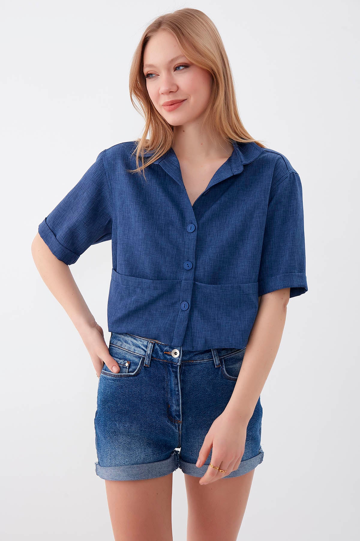 COMPACT SLEEVE CROP SHIRT