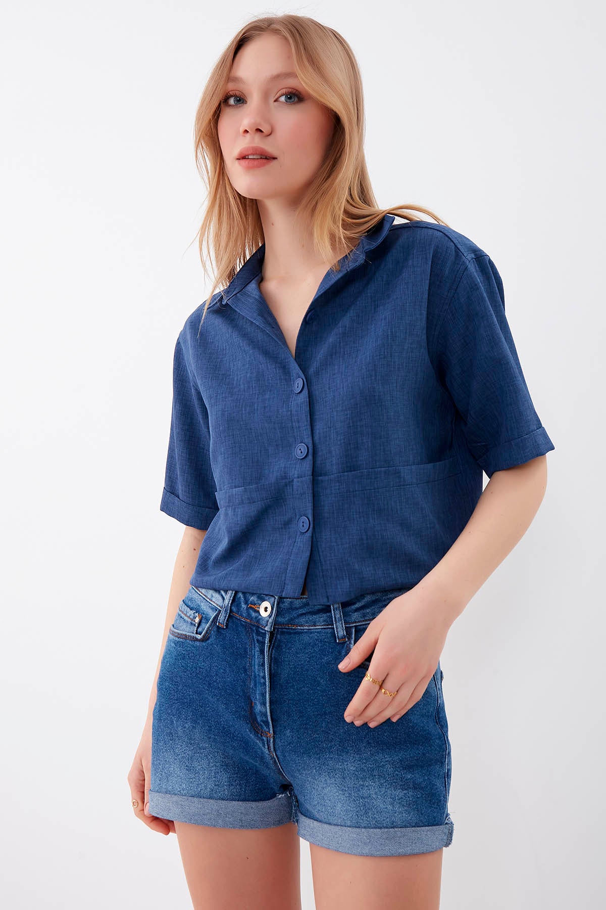 COMPACT SLEEVE CROP SHIRT