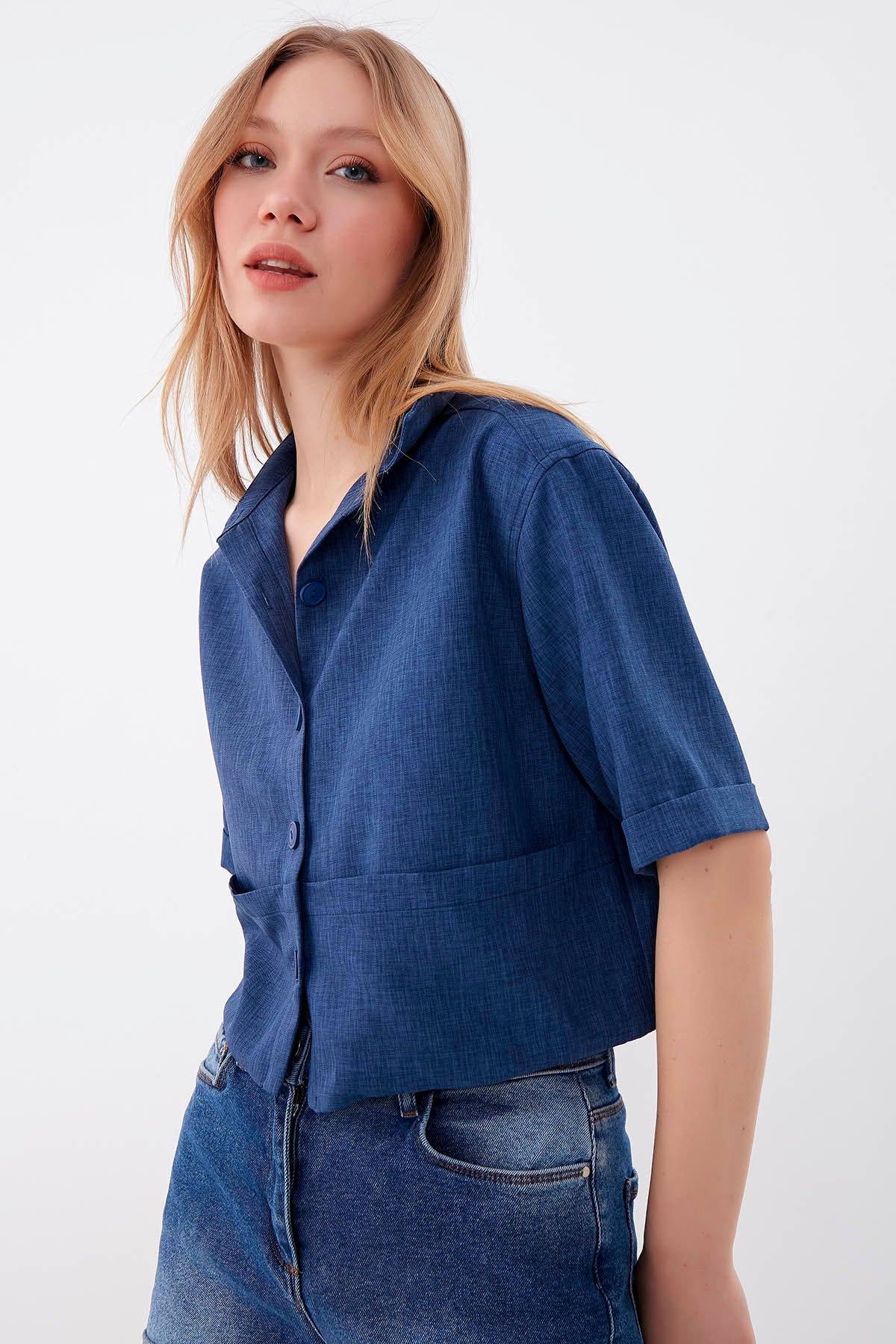 COMPACT SLEEVE CROP SHIRT