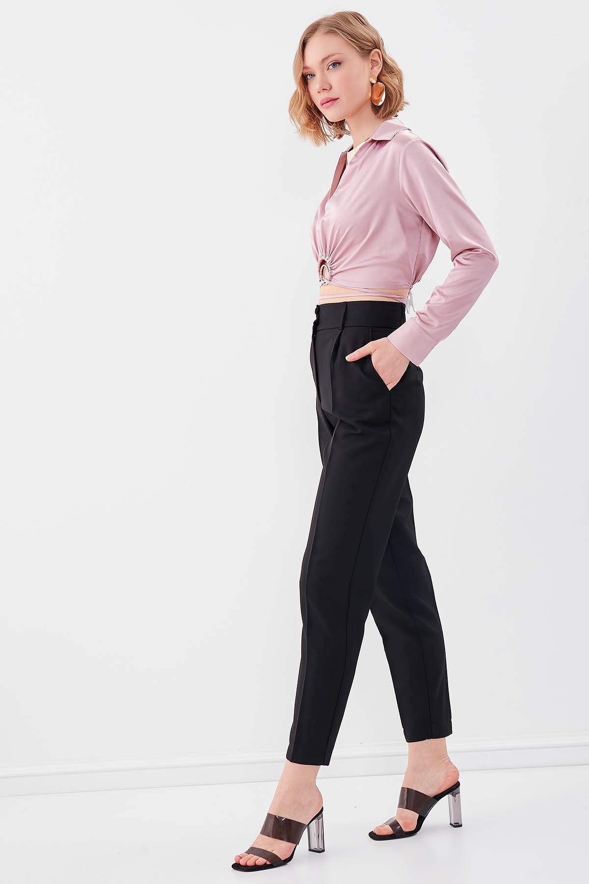 DOUBLE-BUTTON CROP TROUSERS