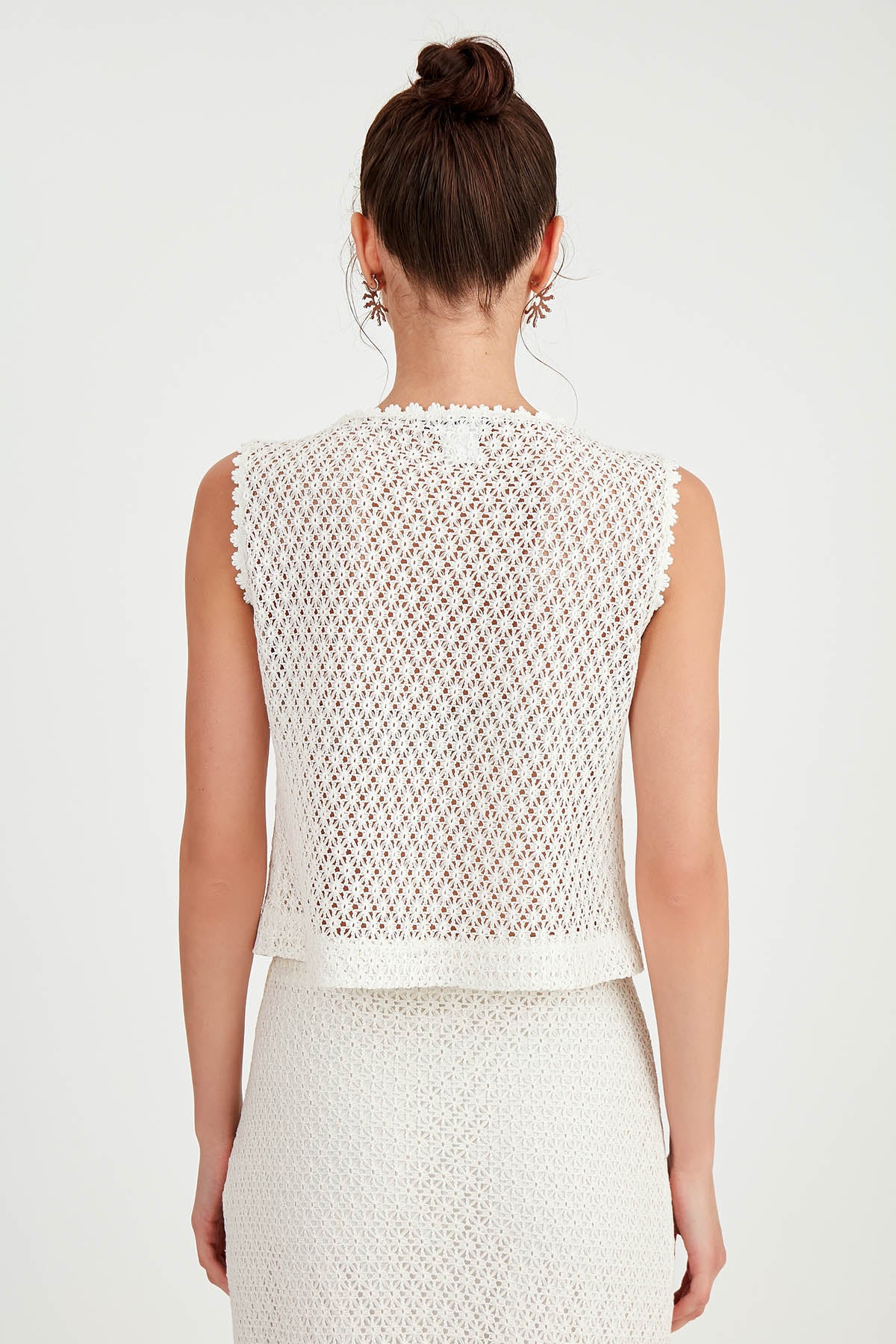 LACE FRONT LINKED VEST