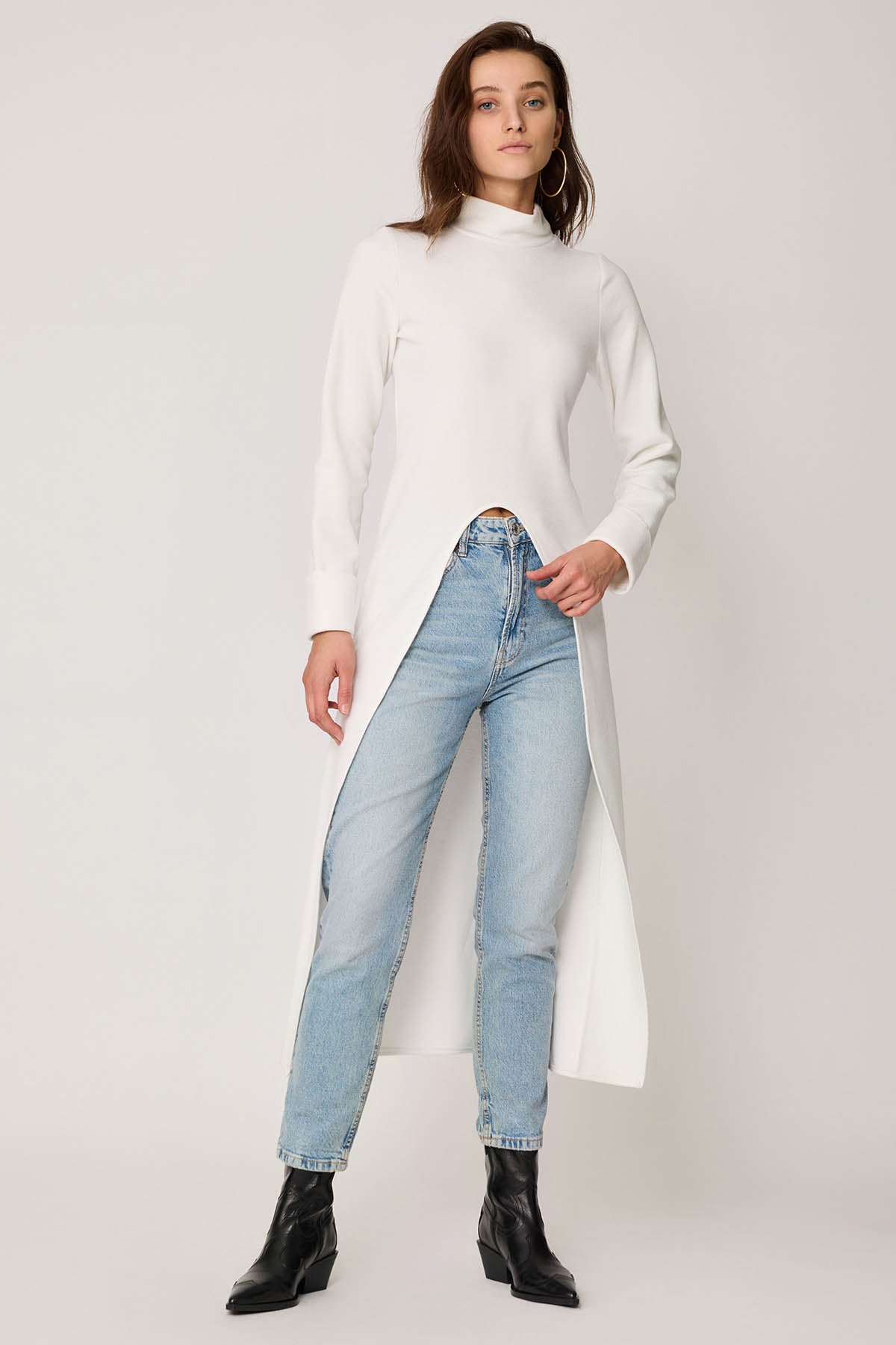 DEEP-SPLIT KNITTED BLOUSE