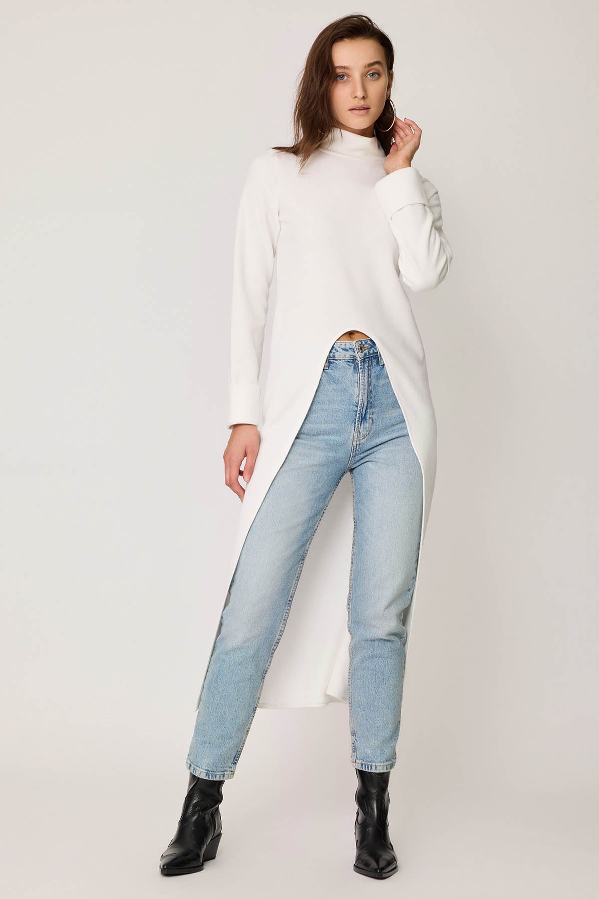 DEEP-SPLIT KNITTED BLOUSE