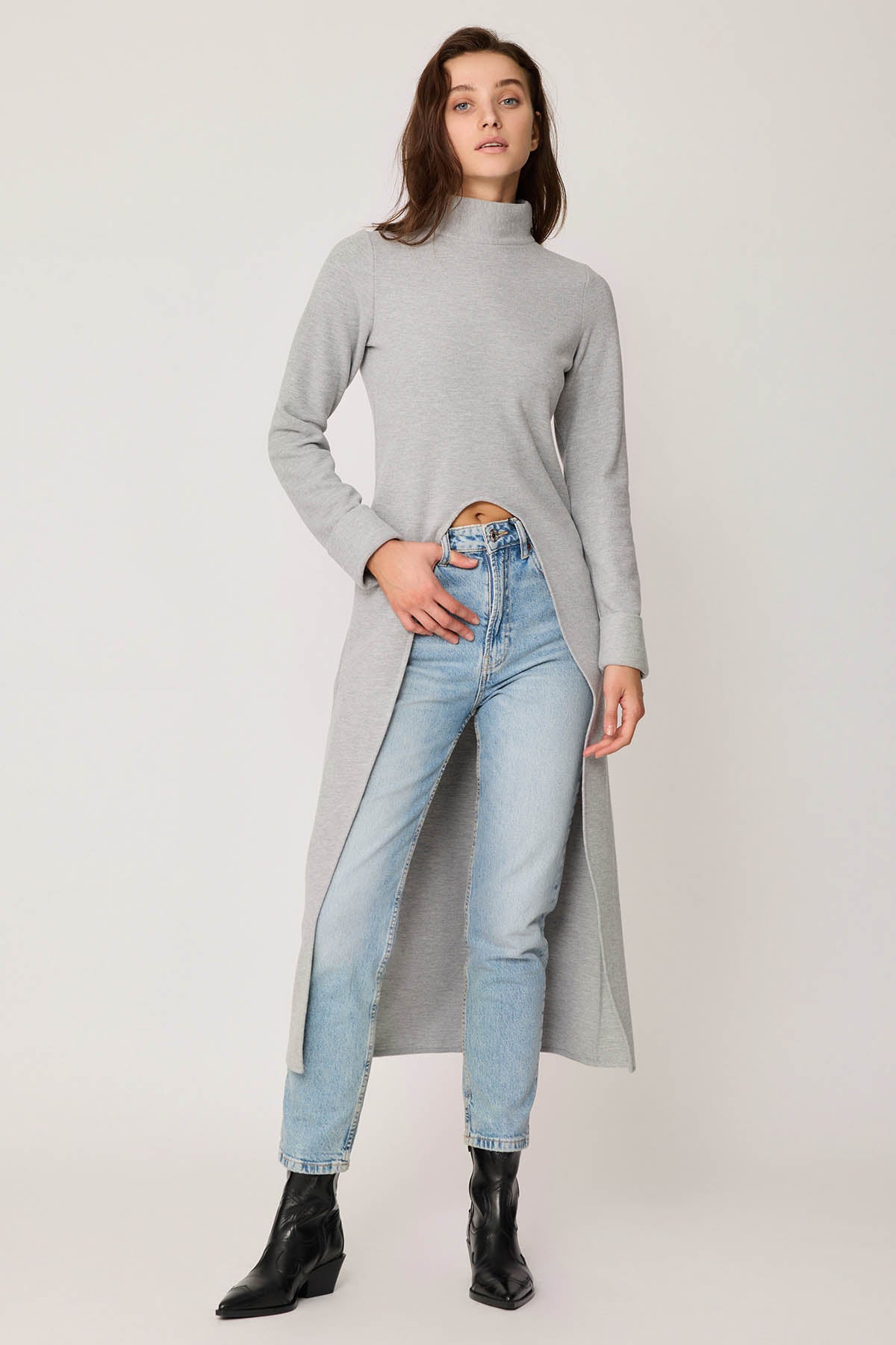 DEEP-SPLIT KNITTED BLOUSE