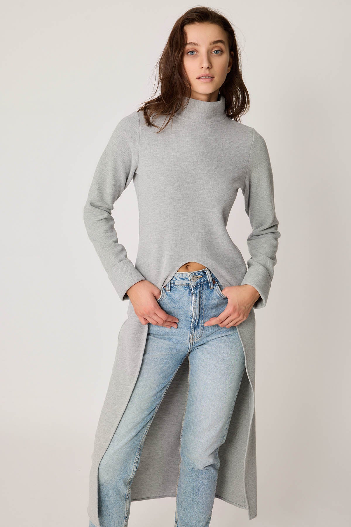 DEEP-SPLIT KNITTED BLOUSE