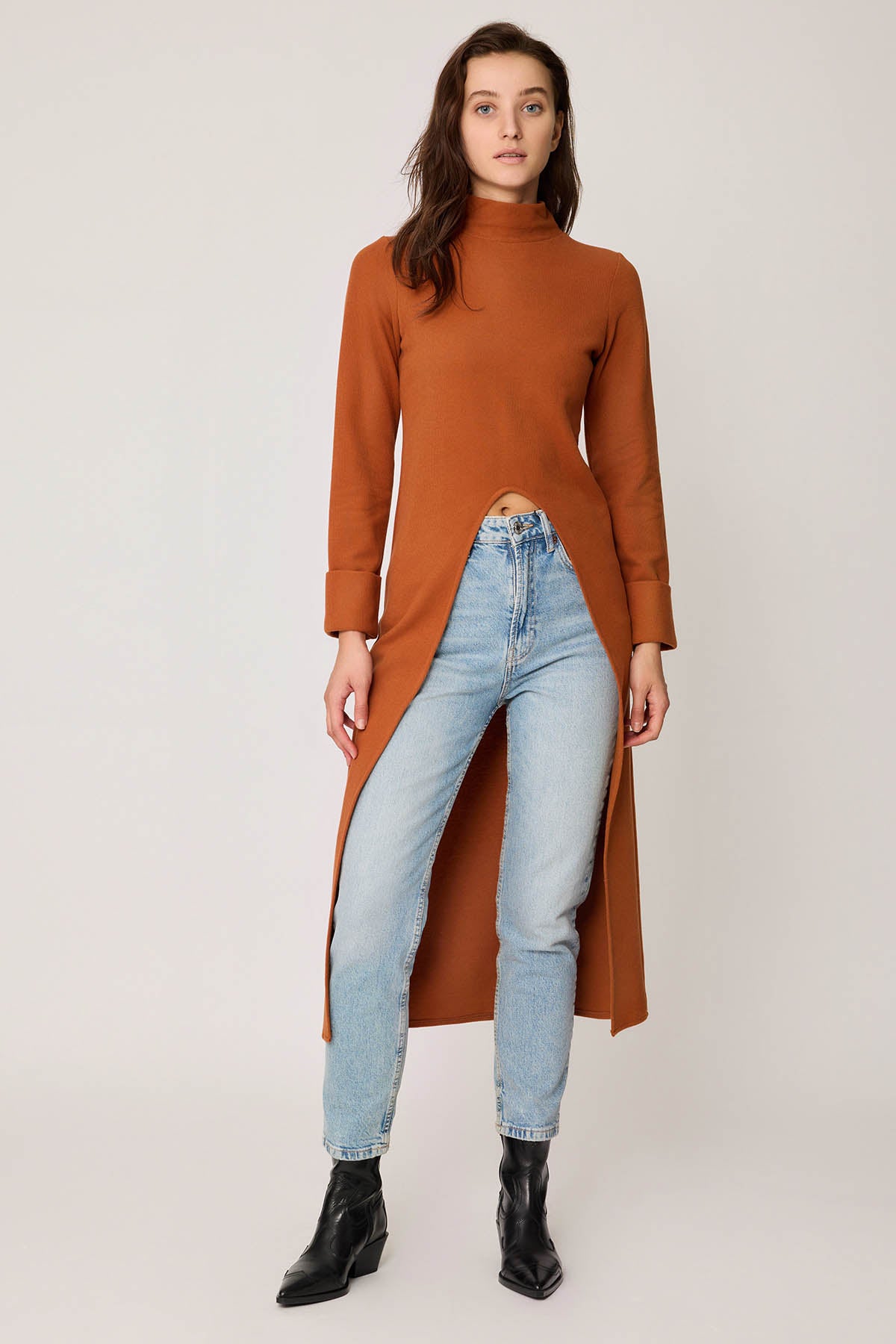 DEEP-SPLIT KNITTED BLOUSE