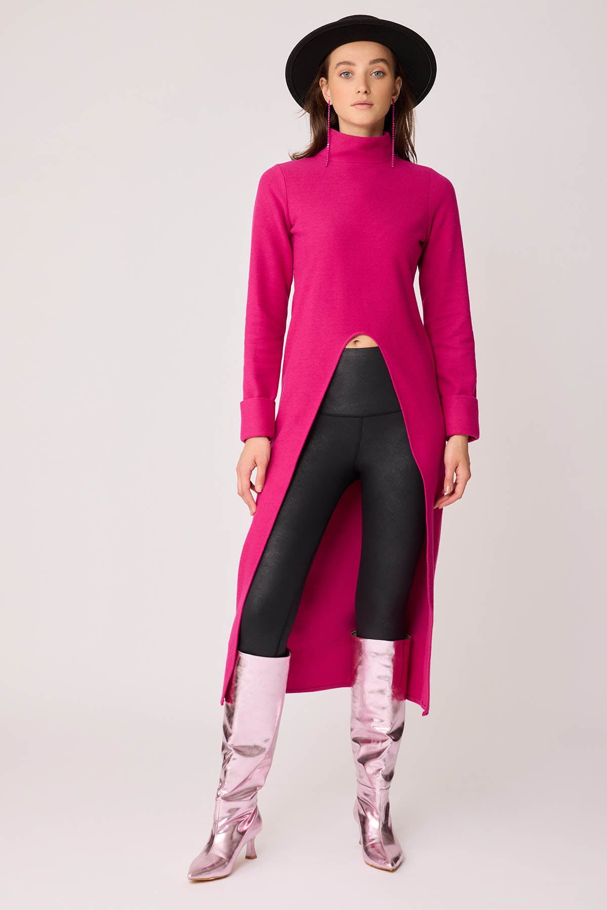 DEEP-SPLIT KNITTED BLOUSE