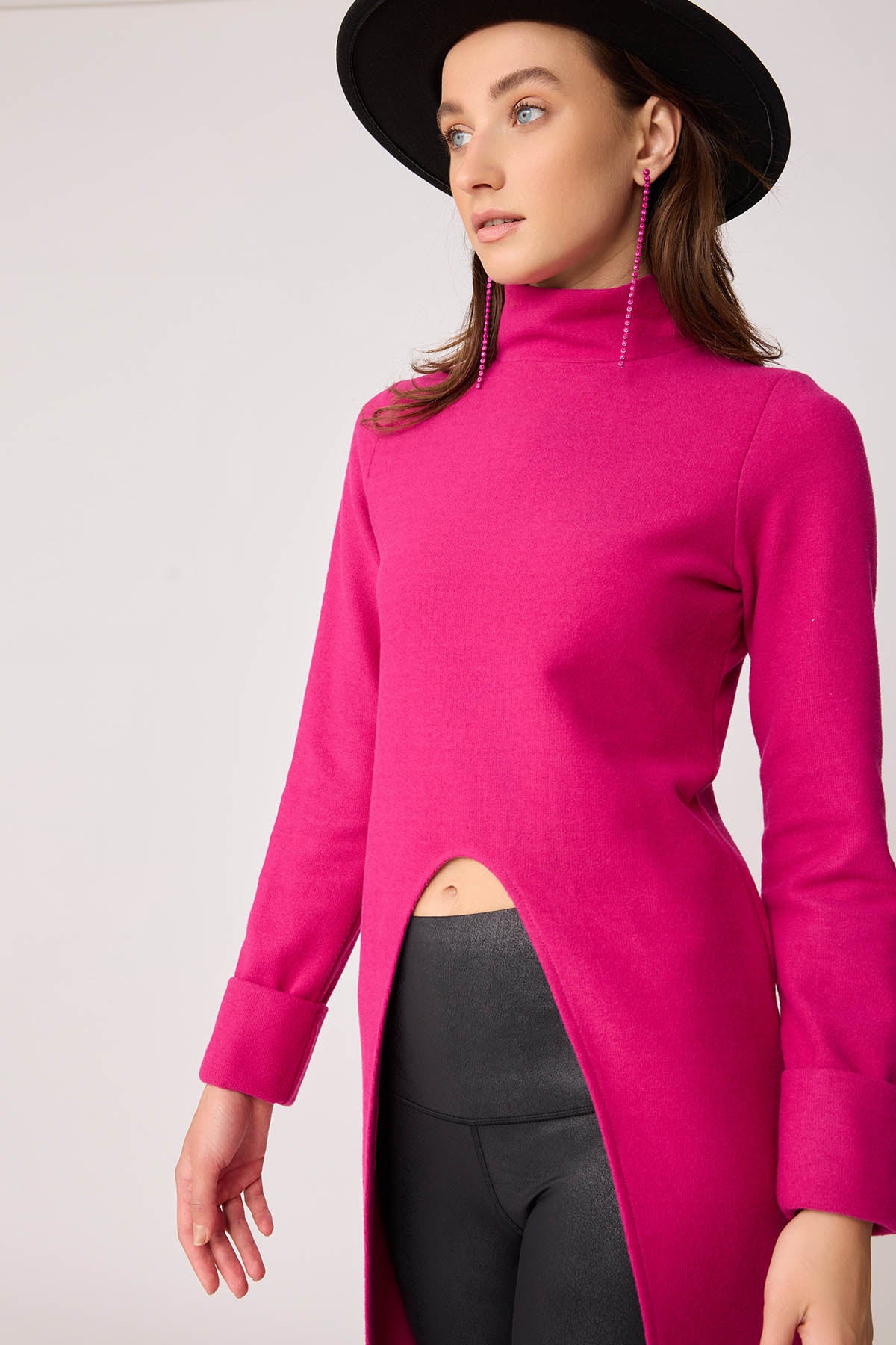 DEEP-SPLIT KNITTED BLOUSE