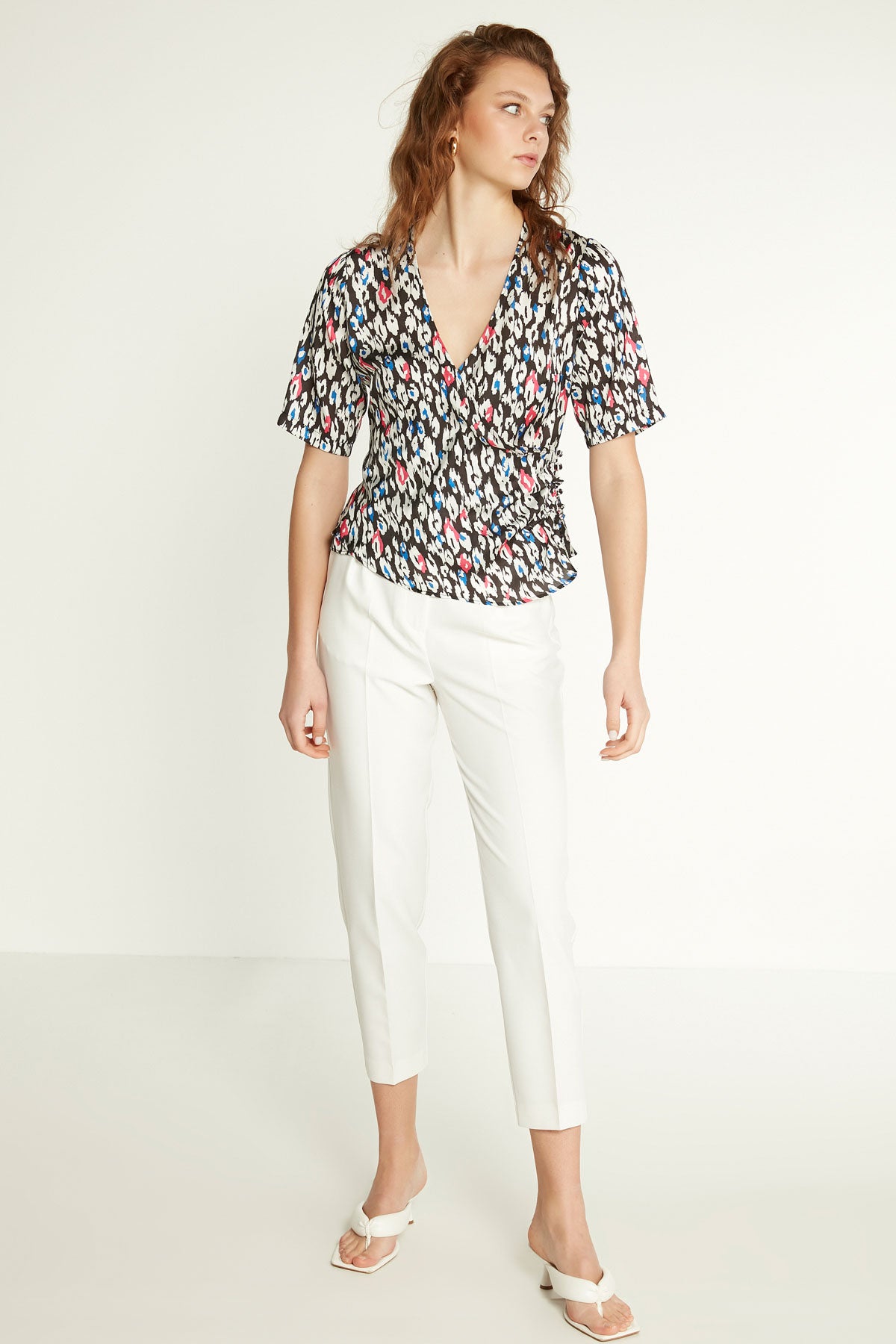 ASTRACT PATTERNED ENVELOPE SHORT SLEEVE BLOUSE