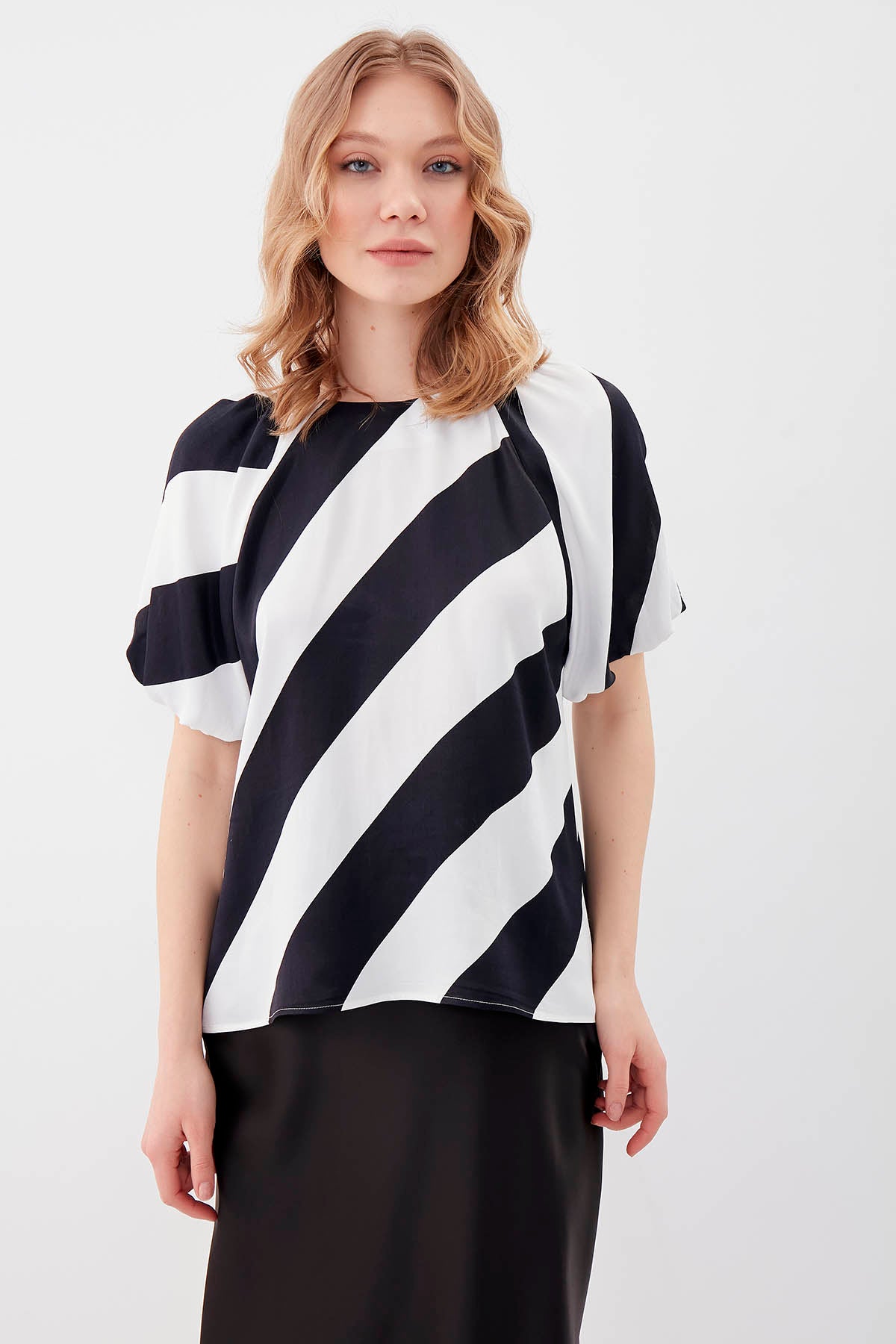 THICK DIAGONAL LINE PATTERNED LOOSE SLEEVE BLOUSE