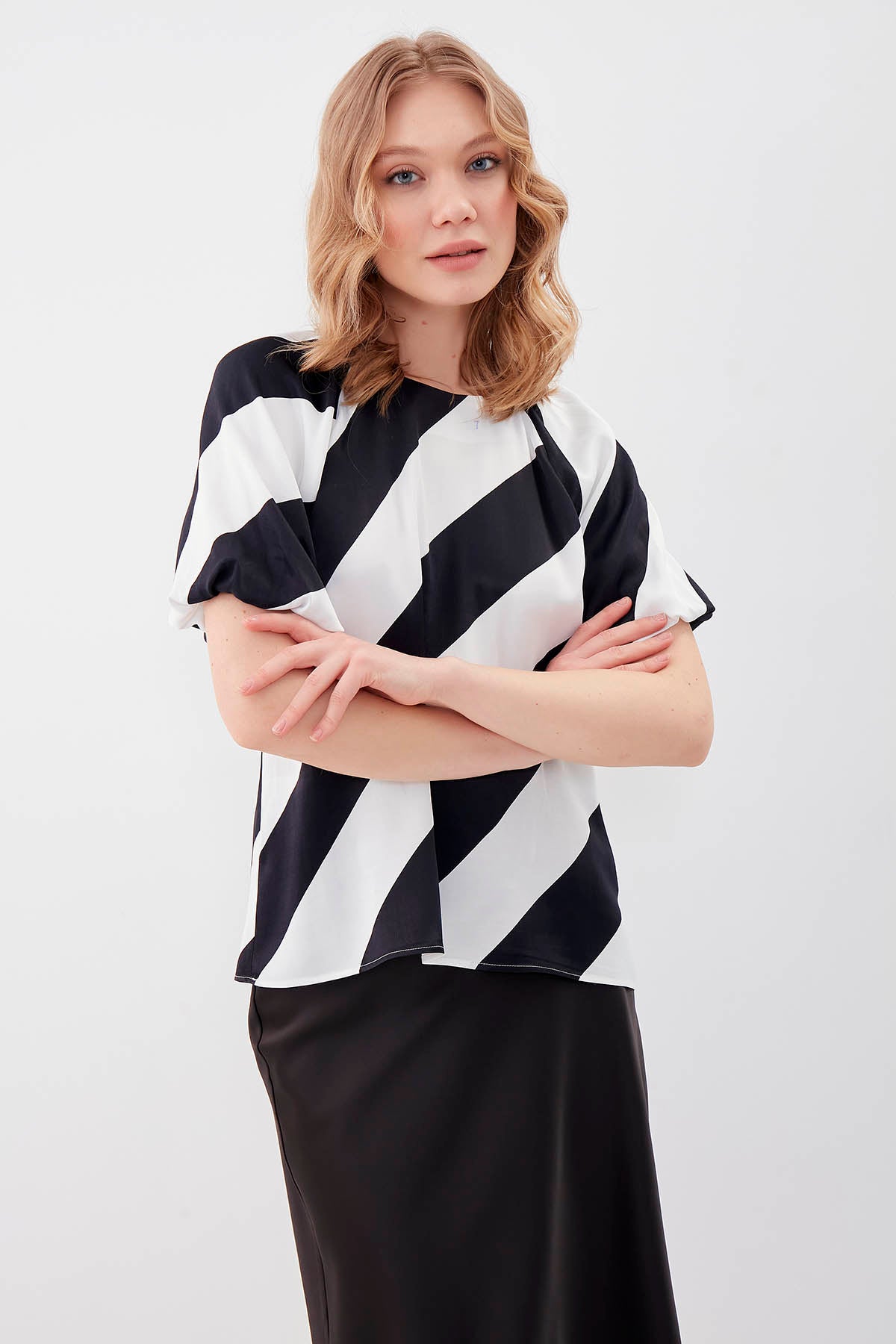 THICK DIAGONAL LINE PATTERNED LOOSE SLEEVE BLOUSE