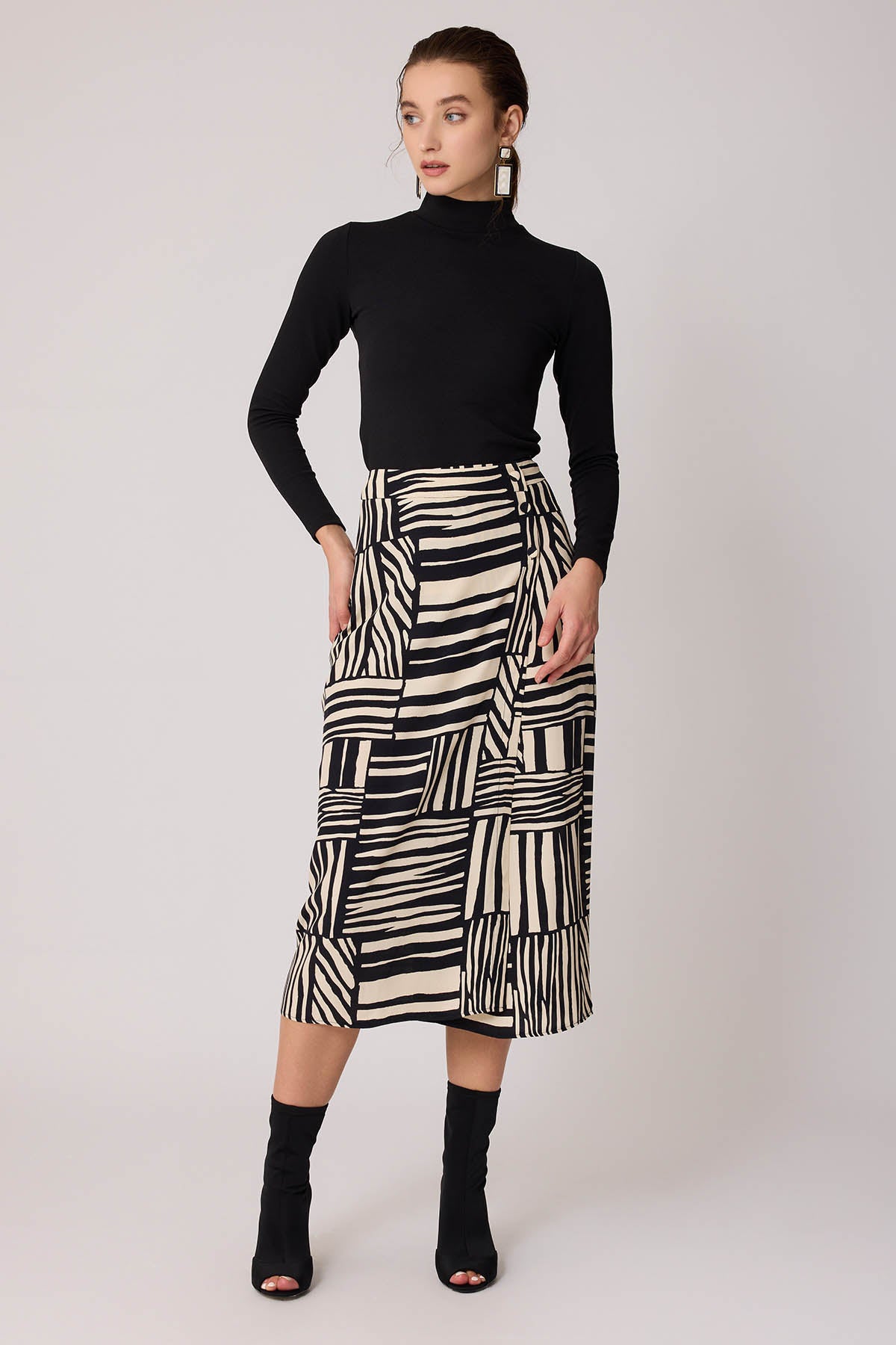 ELEGANT PATTERNED FRONT-BUTTON SKIRT
