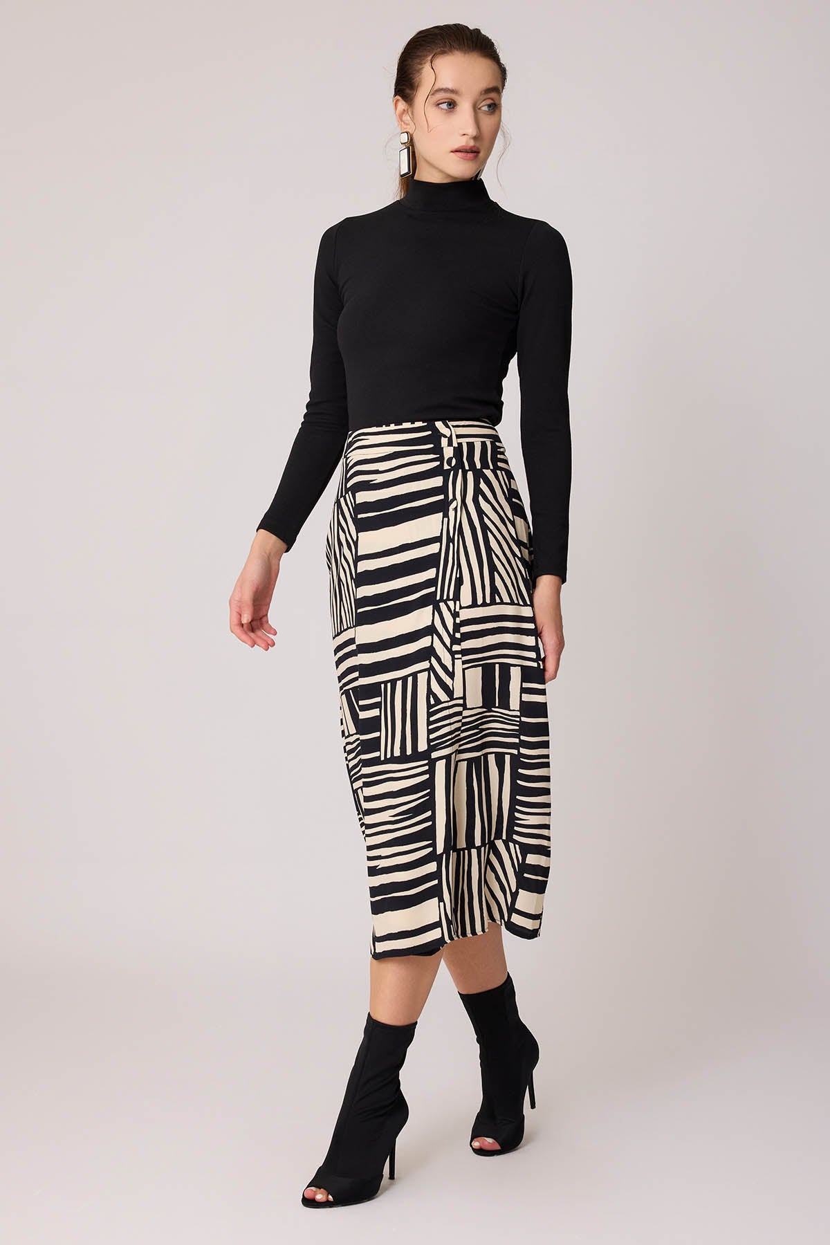 ELEGANT PATTERNED FRONT-BUTTON SKIRT