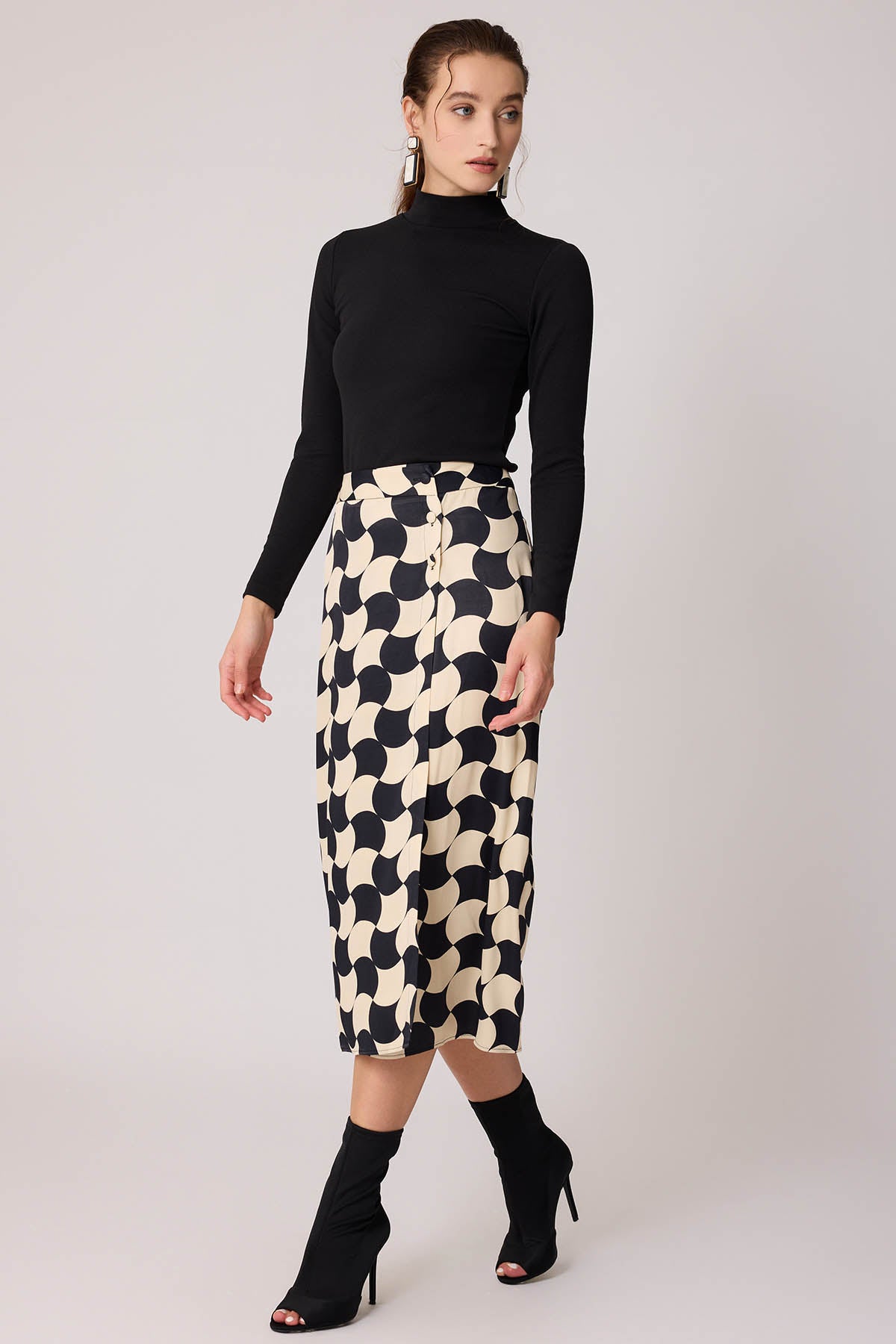 CLASIC PATTERNED MIDI SKIRT WITH FRONT BUTTON