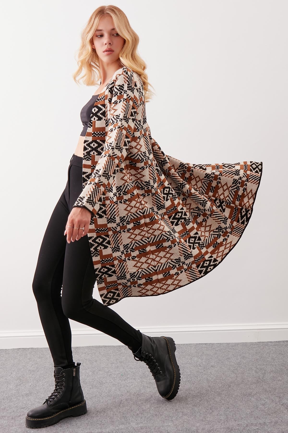 LONG KNITTED CARDIGAN WITH ABSTRACT PATTERN