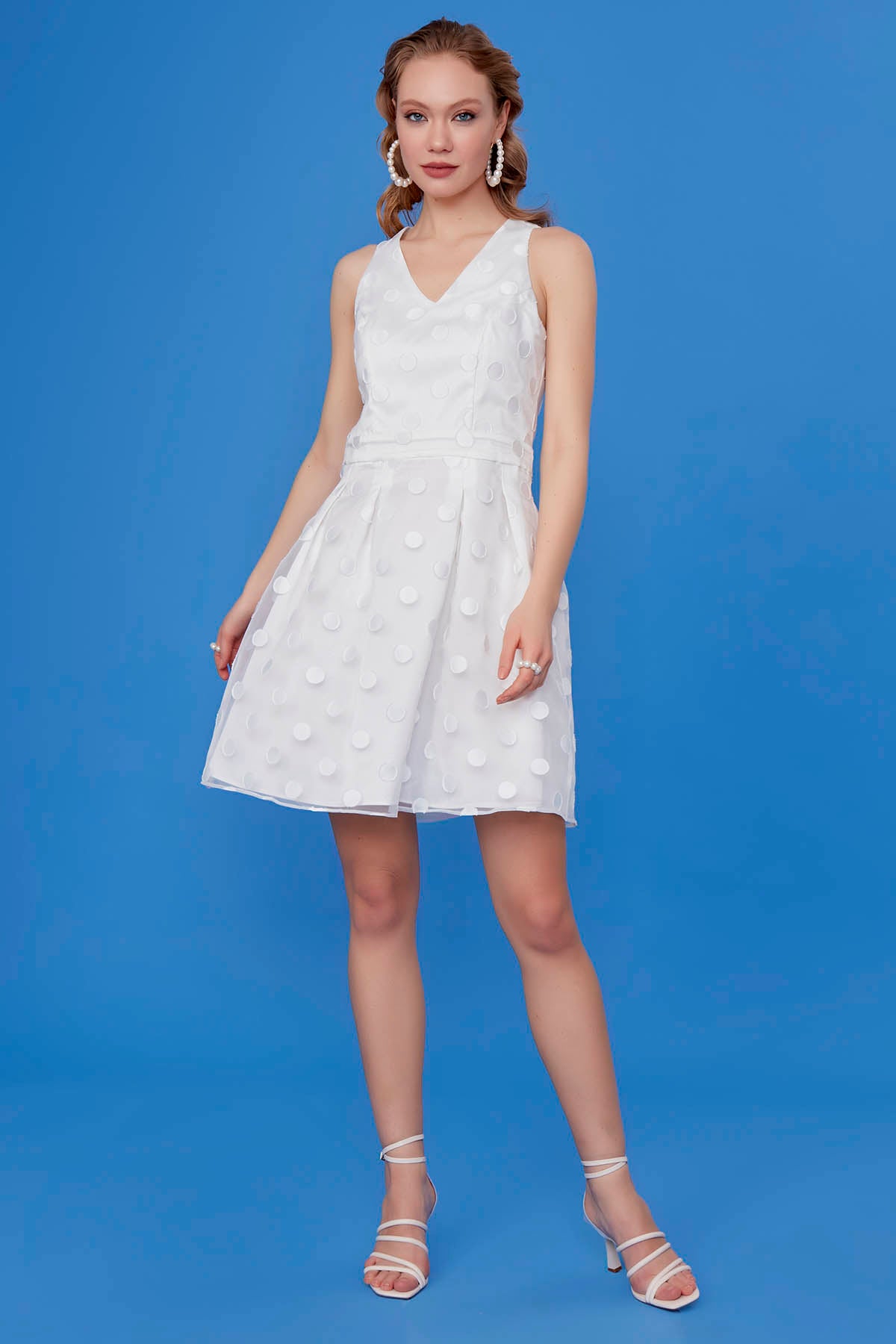 DOT PATTERNED V COLLAR DRESS