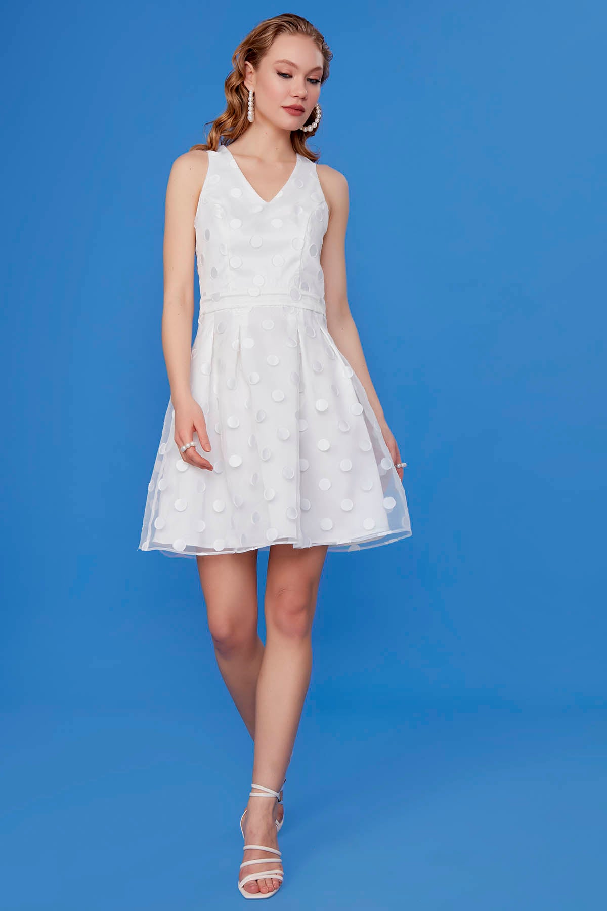 DOT PATTERNED V COLLAR DRESS