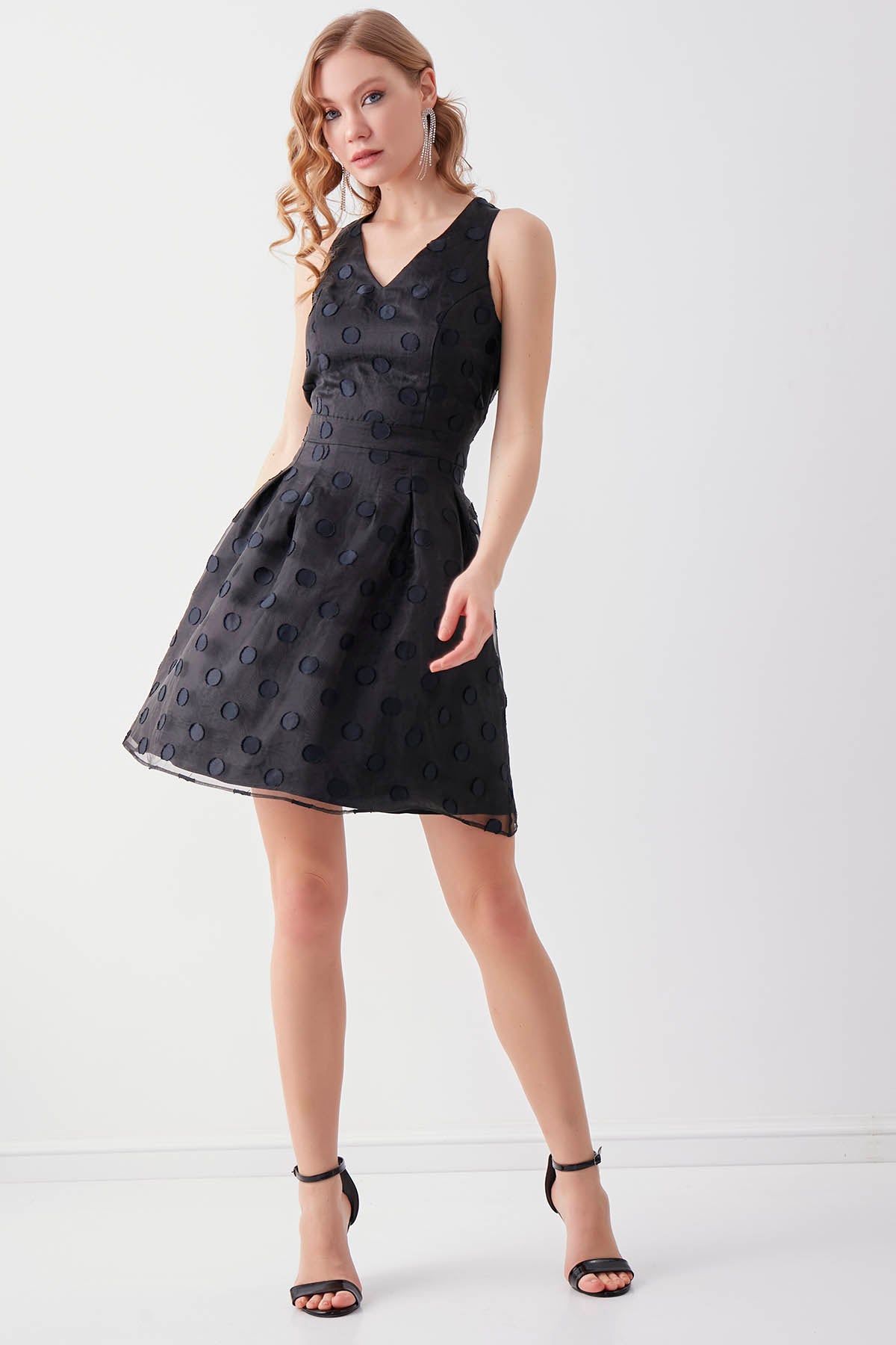 DOT PATTERNED V COLLAR DRESS