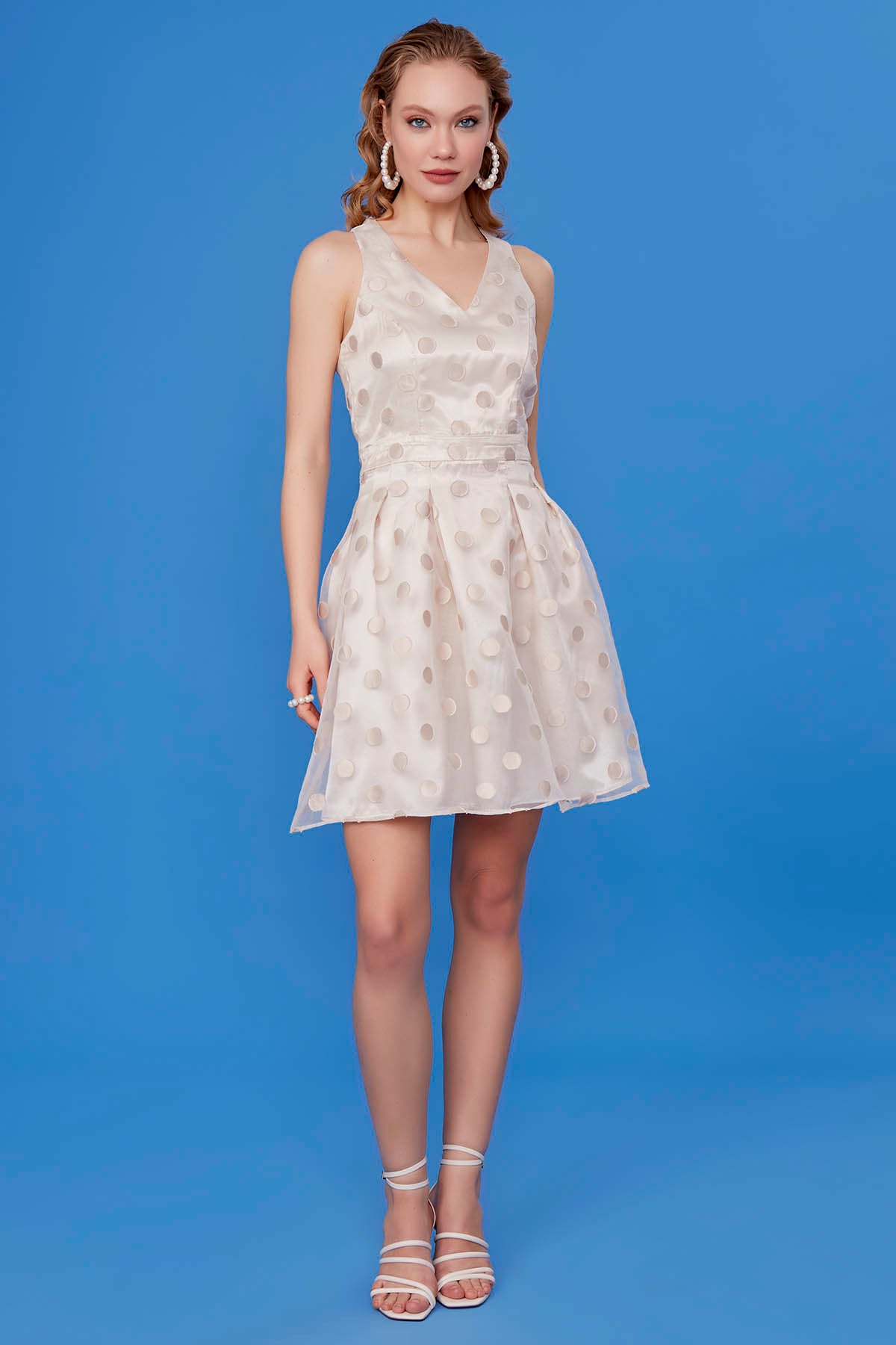 DOT PATTERNED V COLLAR DRESS