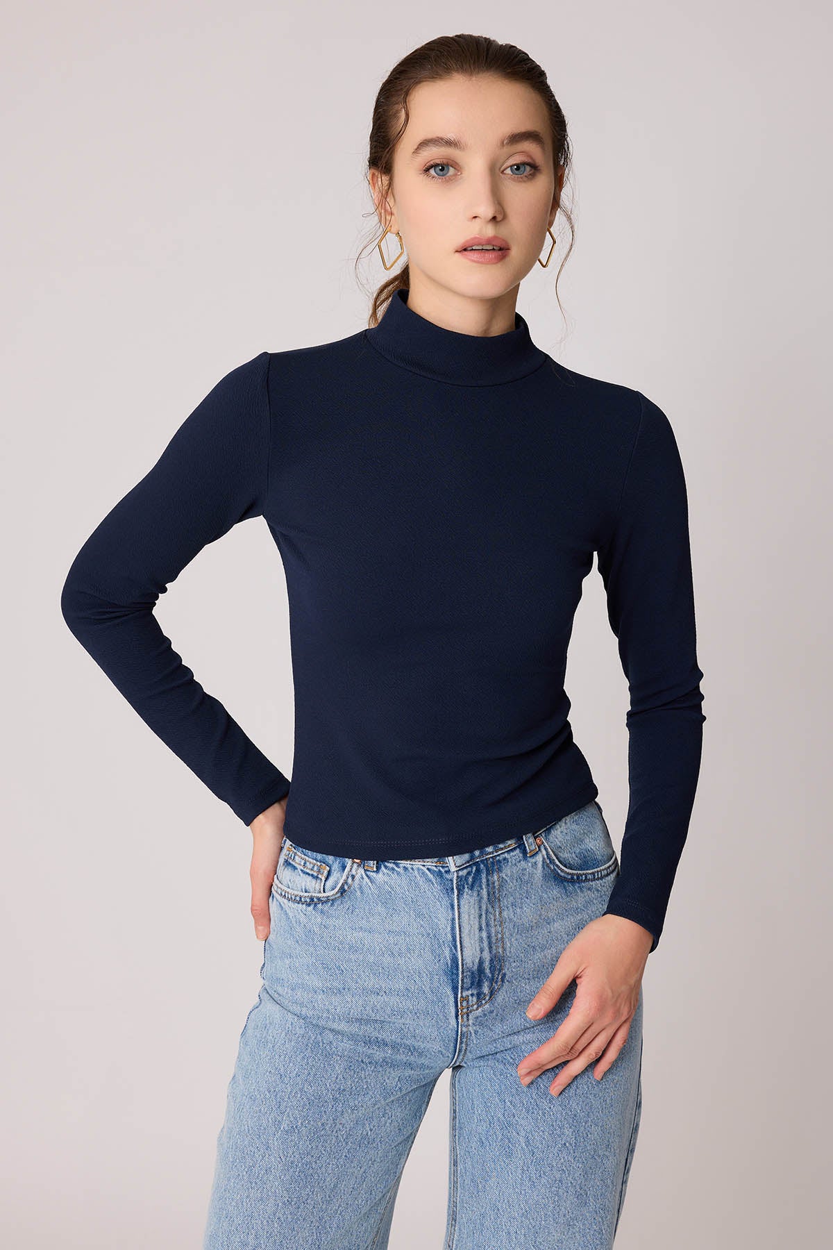 TURTLENECK CROP BLOUSE