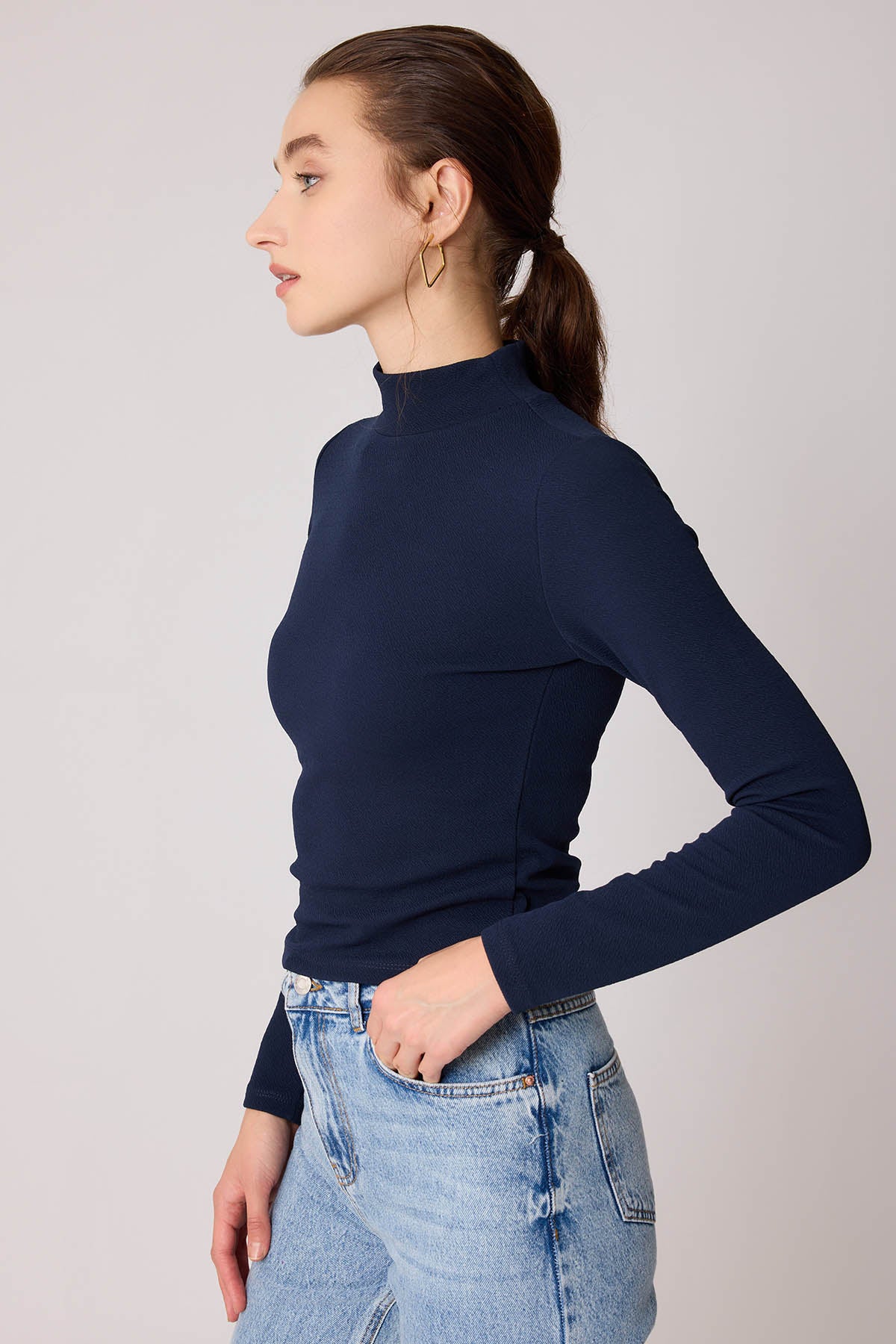 TURTLENECK CROP BLOUSE