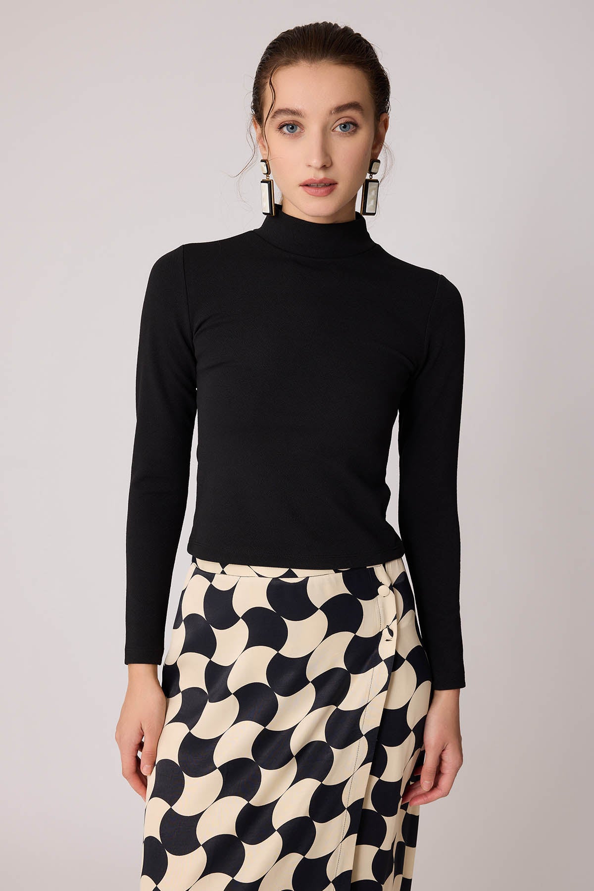 TURTLENECK CROP BLOUSE