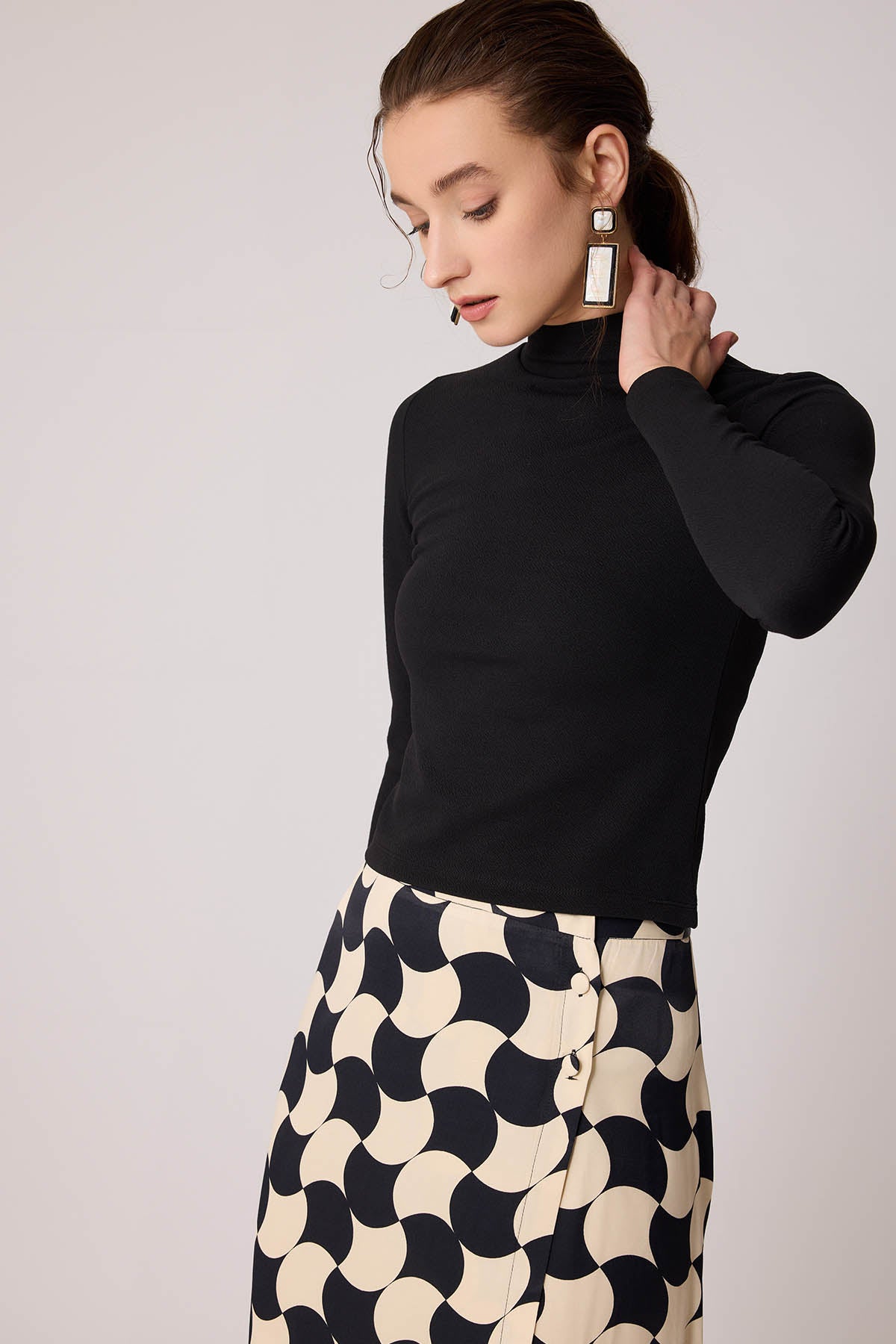 TURTLENECK CROP BLOUSE