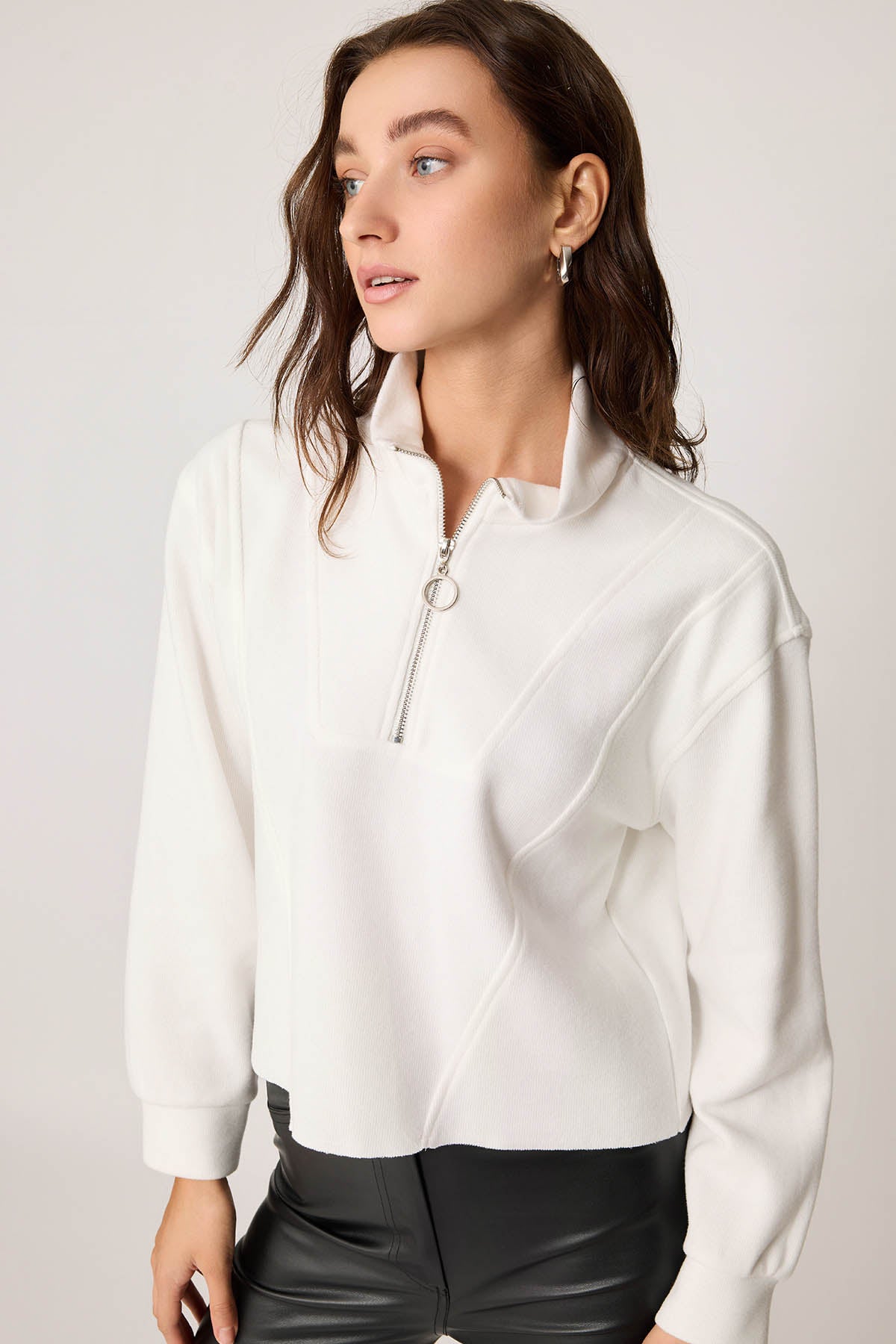 KNITTED SWEATSHIRT WITH STEEP COLLAR & ZIPPER