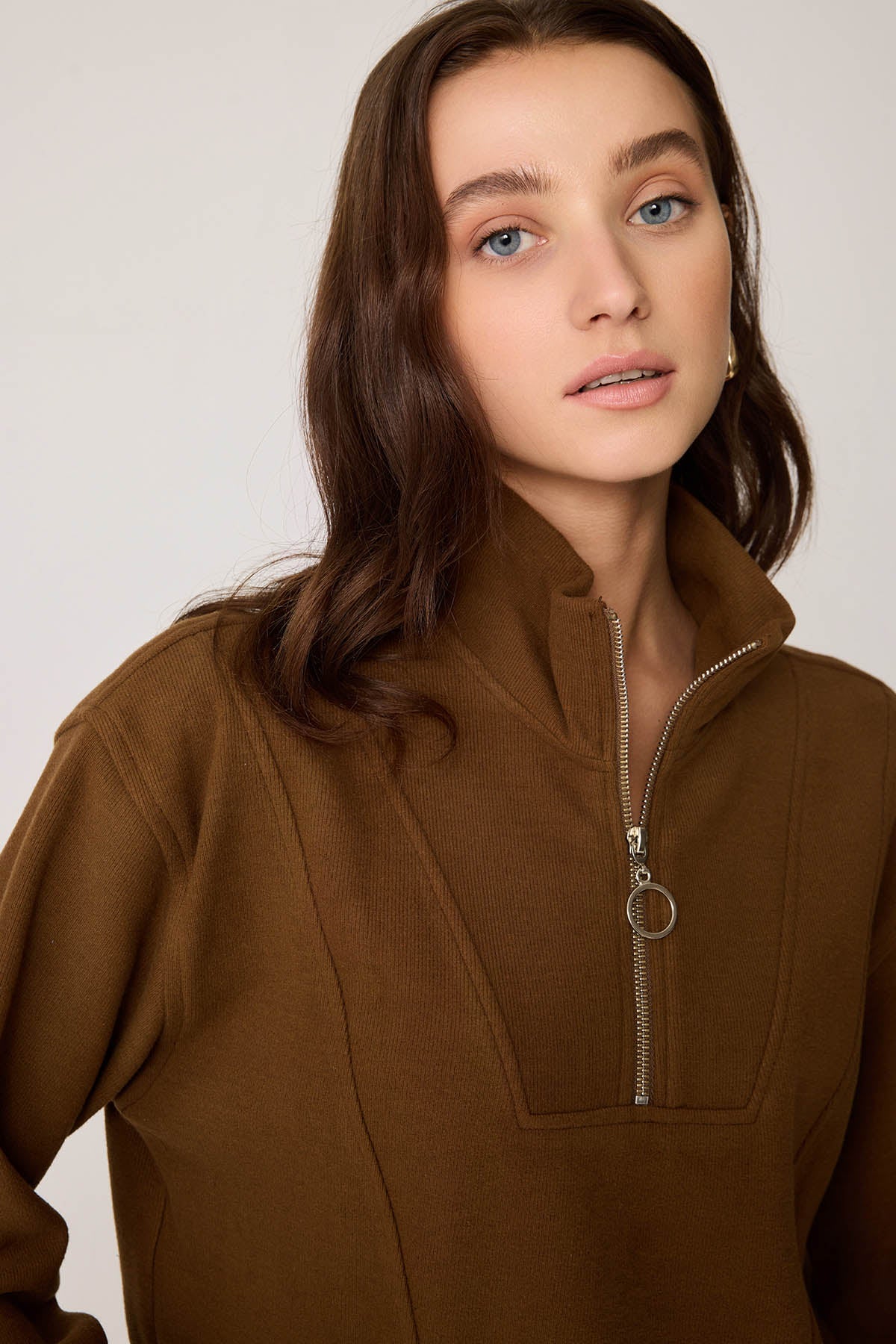 KNITTED SWEATSHIRT WITH STEEP COLLAR & ZIPPER