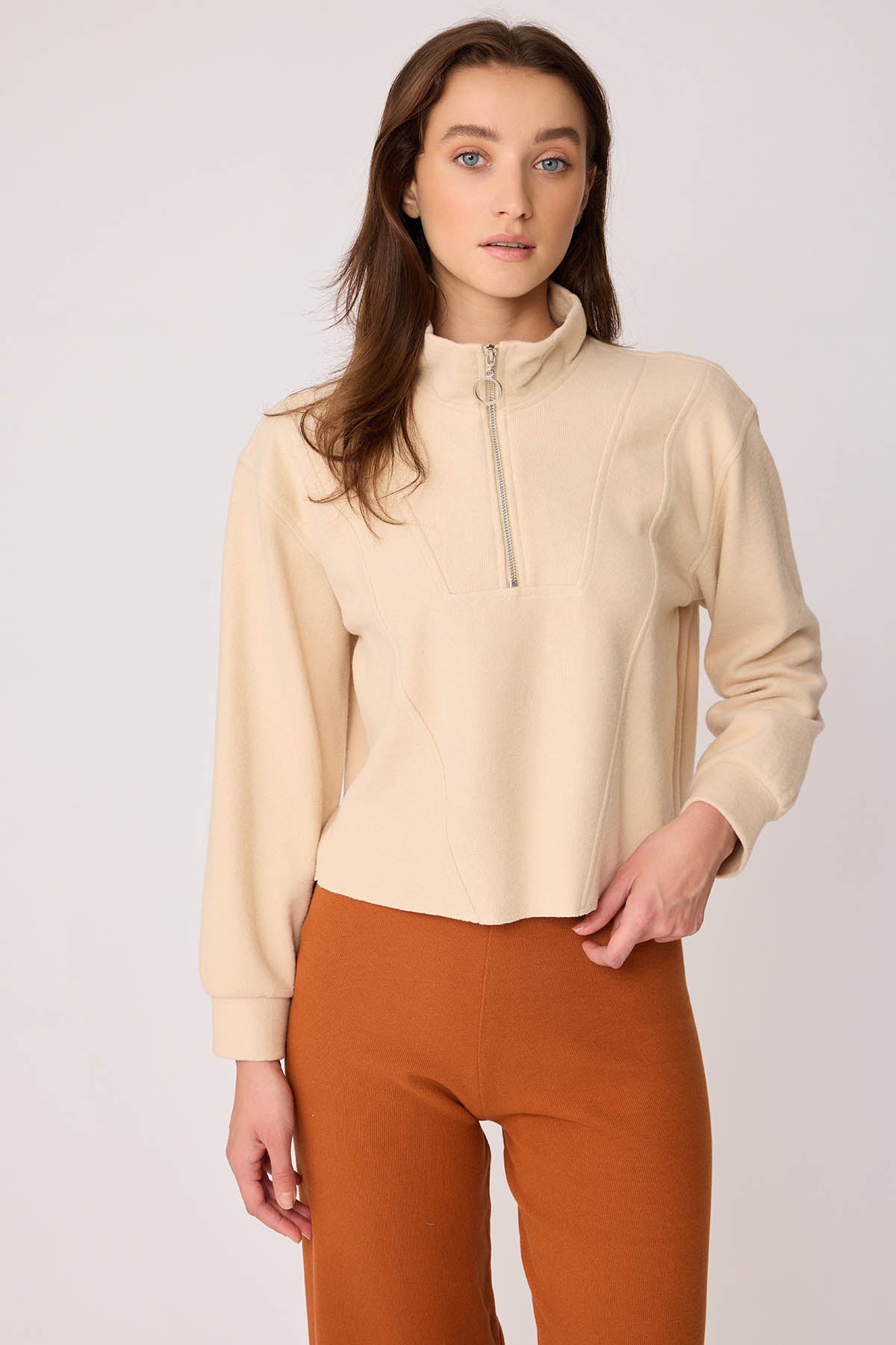 KNITTED SWEATSHIRT WITH STEEP COLLAR & ZIPPER