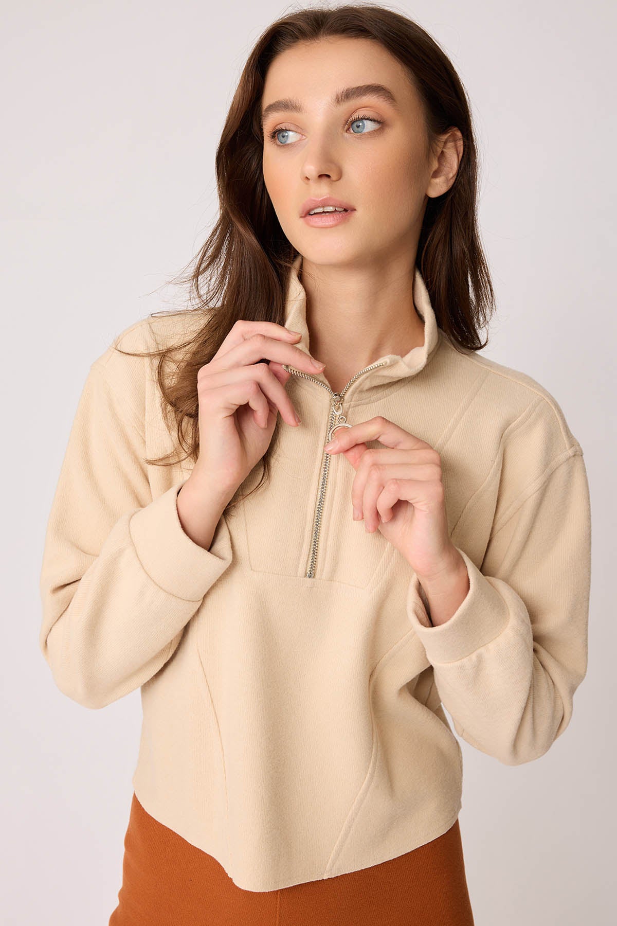 KNITTED SWEATSHIRT WITH STEEP COLLAR & ZIPPER