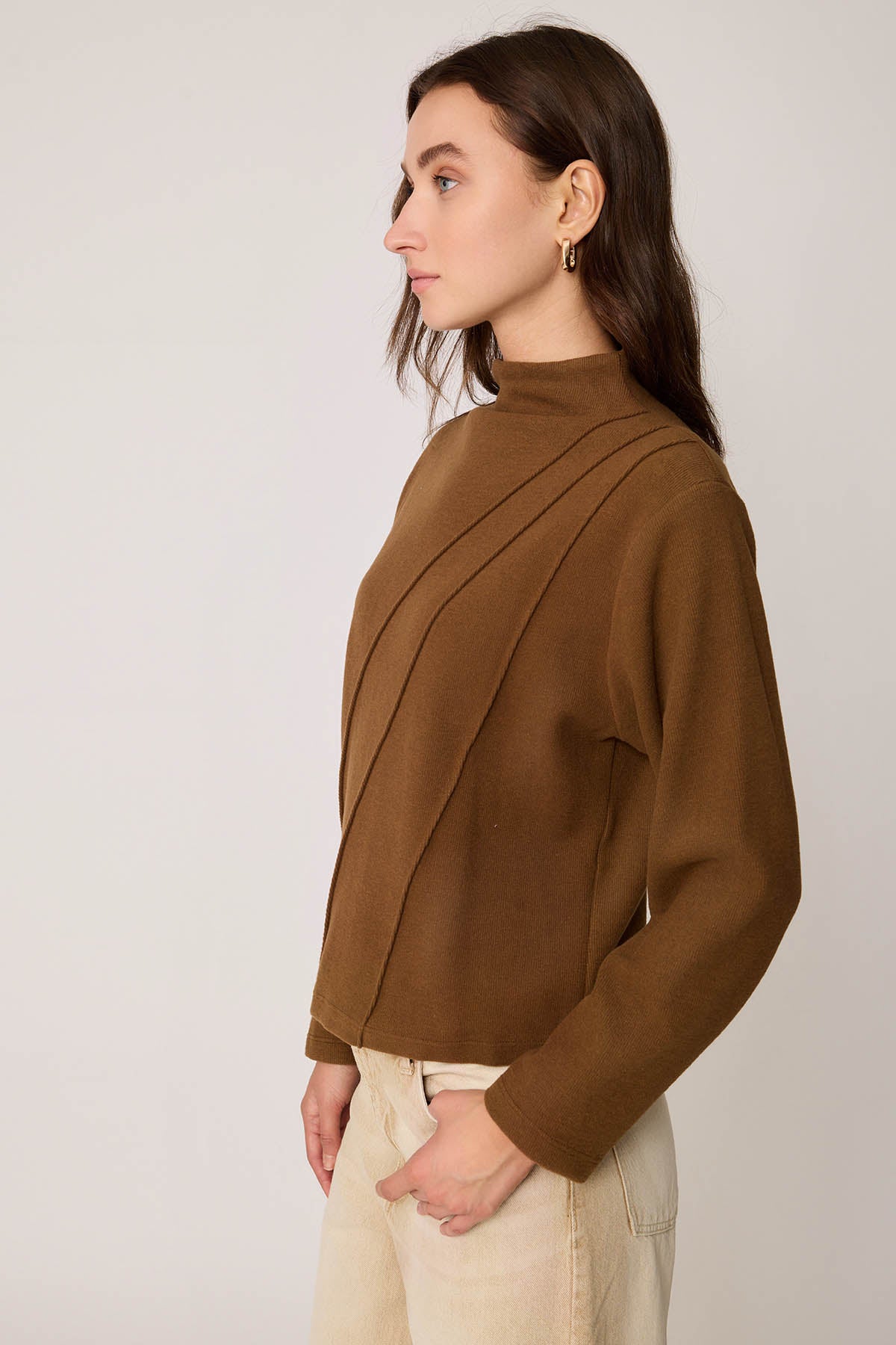 STEEP COLLAR FRONT-STITCHED BACK-ZIPPED BLOUSE