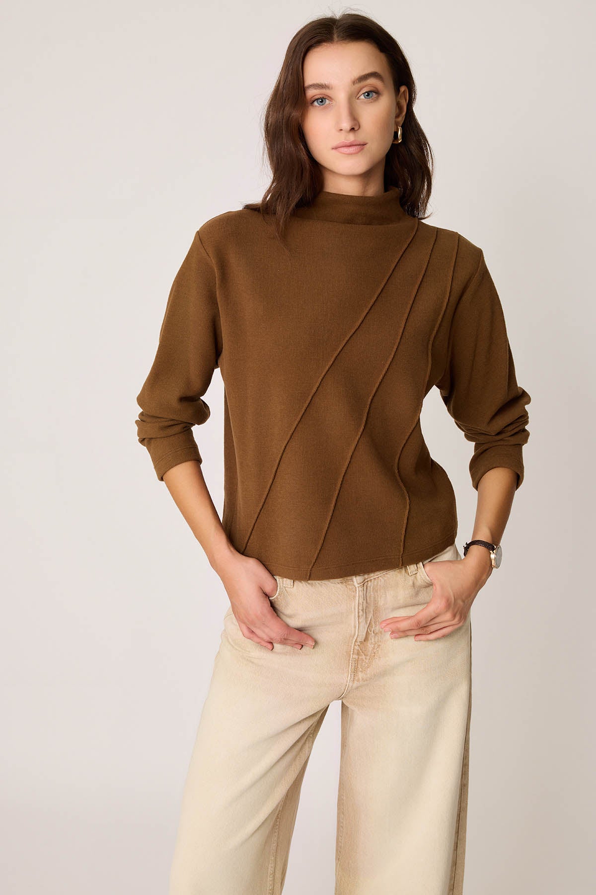 STEEP COLLAR FRONT-STITCHED BACK-ZIPPED BLOUSE