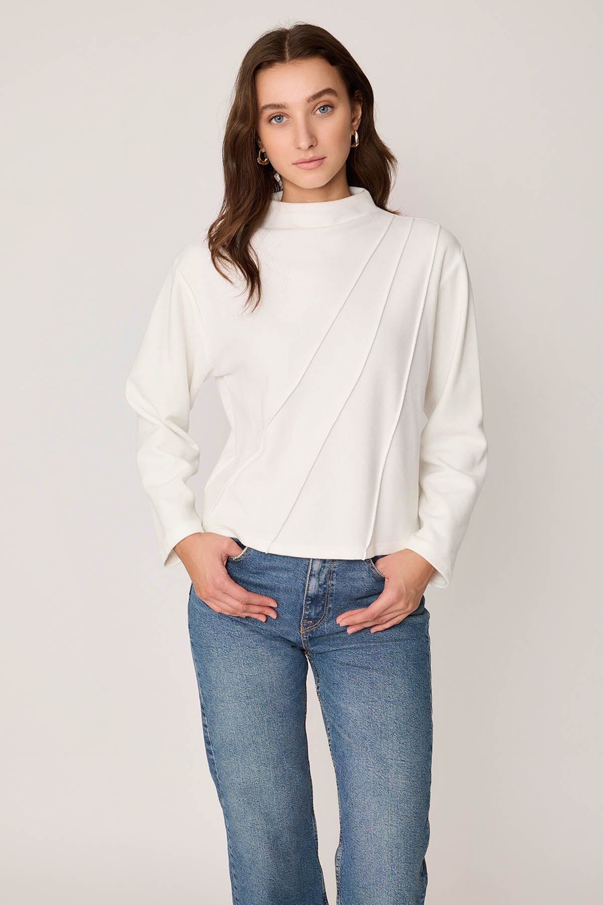 STEEP COLLAR FRONT-STITCHED BACK-ZIPPED BLOUSE