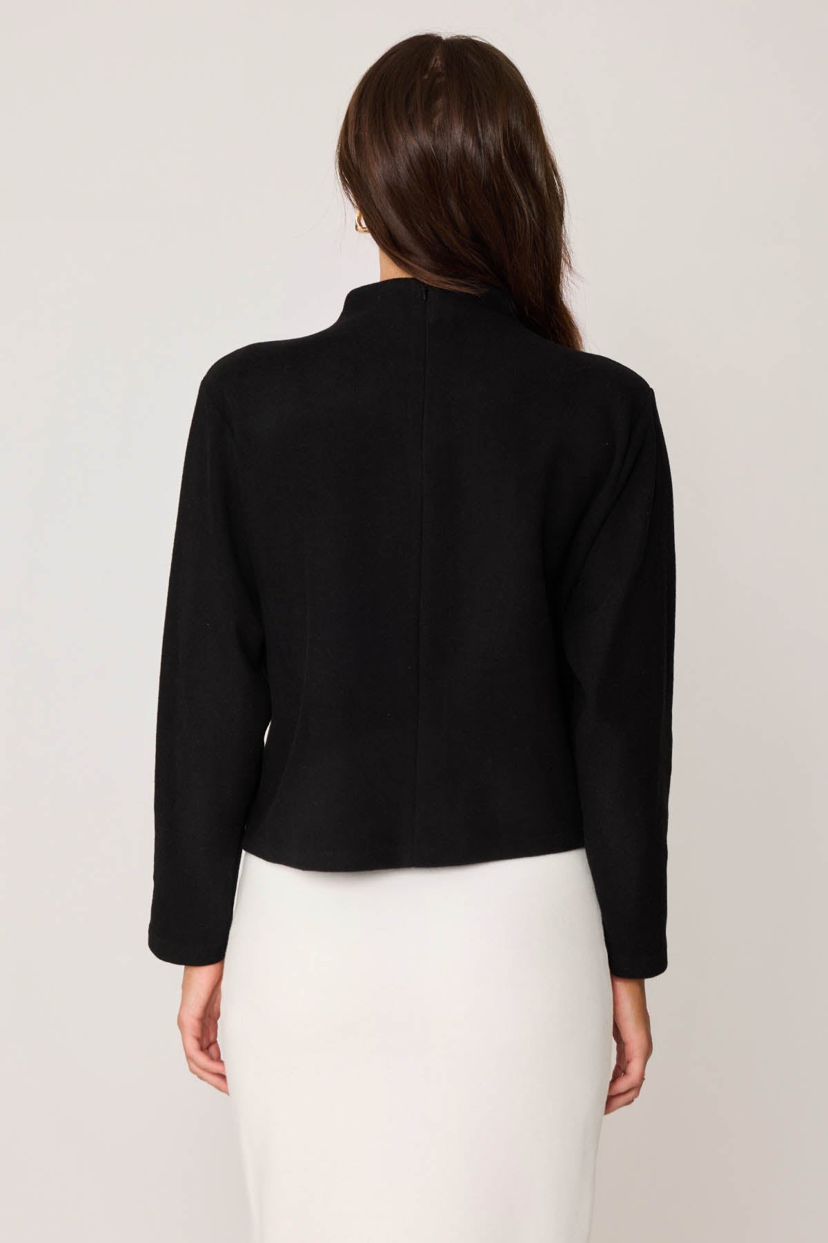 STEEP COLLAR FRONT-STITCHED BACK-ZIPPED BLOUSE