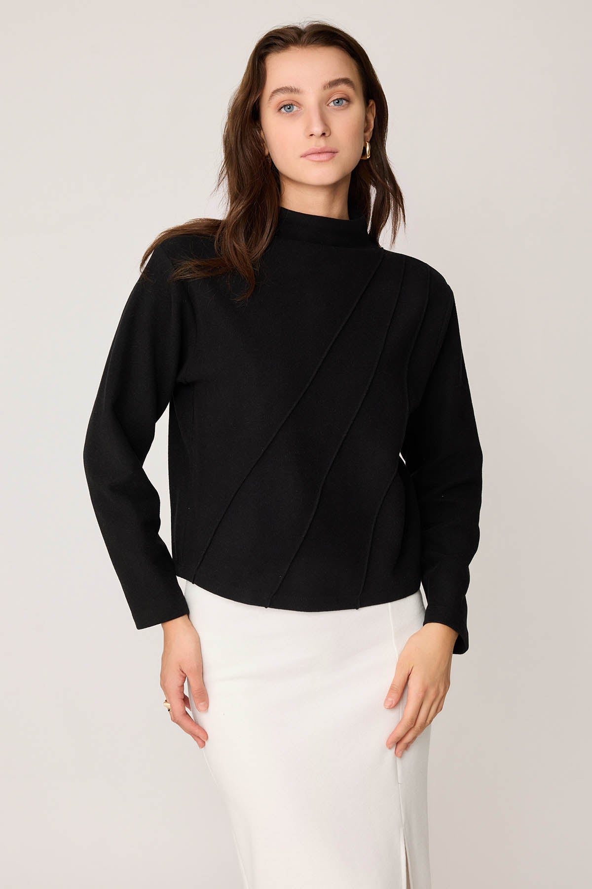 STEEP COLLAR FRONT-STITCHED BACK-ZIPPED BLOUSE