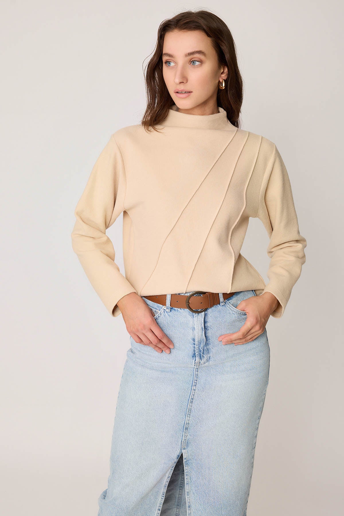 STEEP COLLAR FRONT-STITCHED BACK-ZIPPED BLOUSE