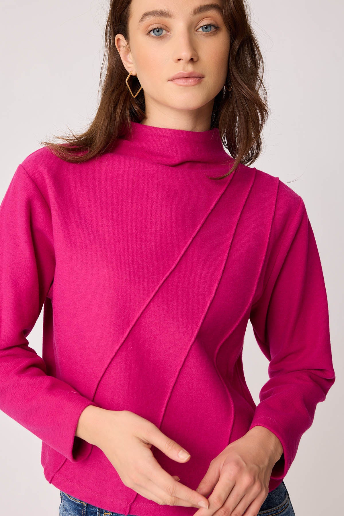 STEEP COLLAR FRONT-STITCHED BACK-ZIPPED BLOUSE