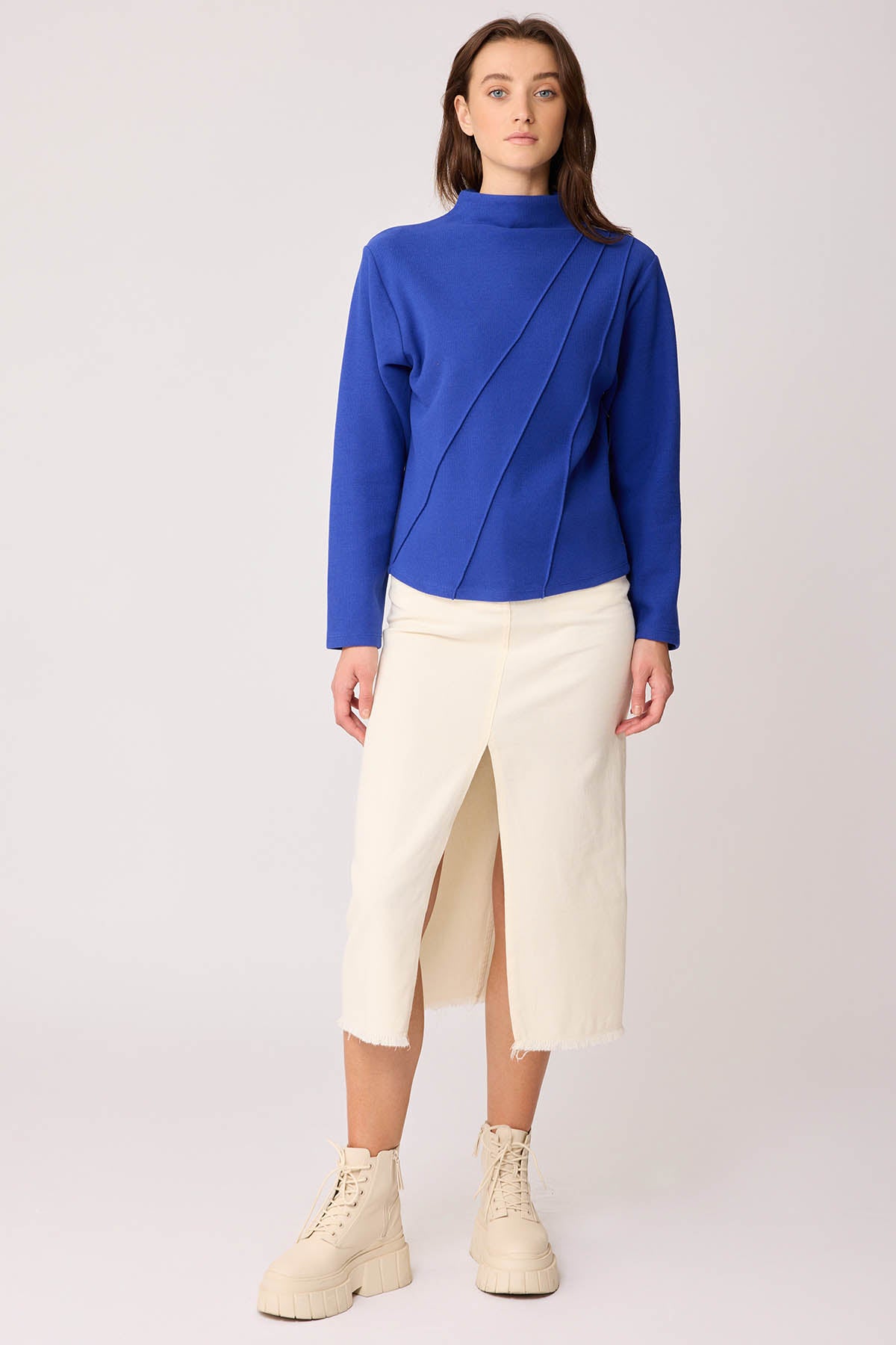 STEEP COLLAR FRONT-STITCHED BACK-ZIPPED BLOUSE