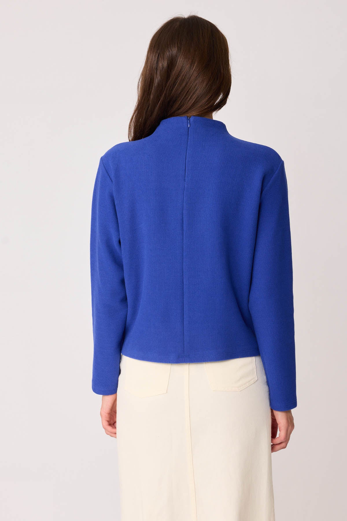 STEEP COLLAR FRONT-STITCHED BACK-ZIPPED BLOUSE