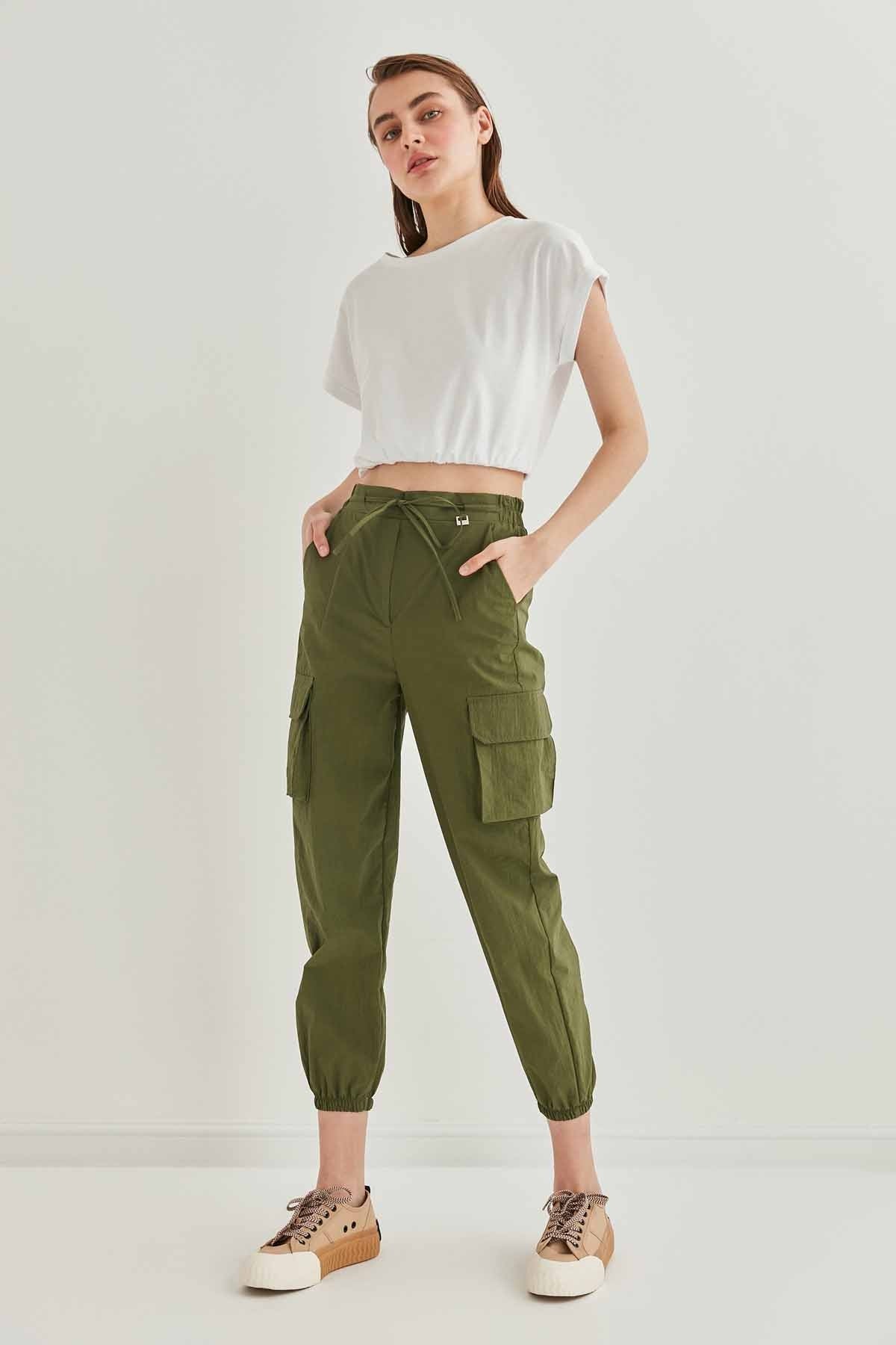 LOW SLEEVE ELASTANE WAIST TOP