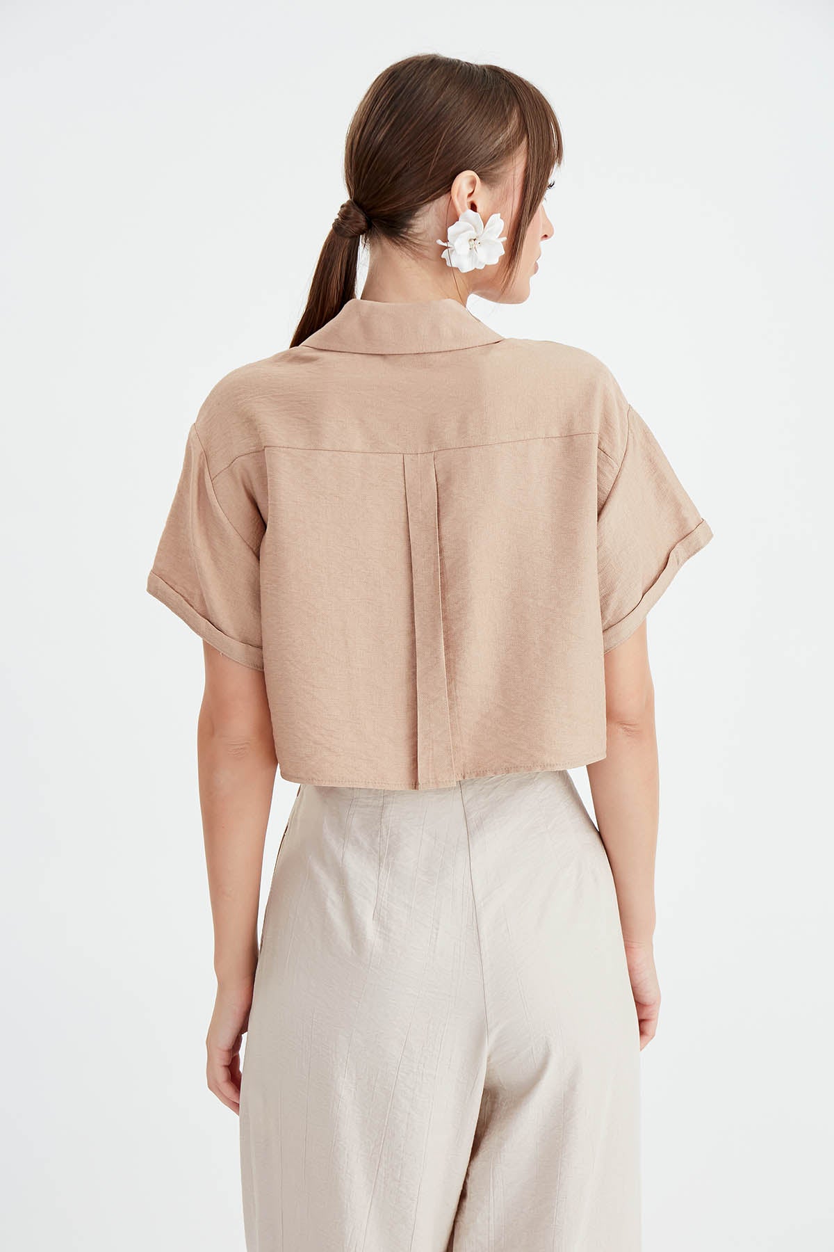 LOW SHOULDER CROP SHIRT
