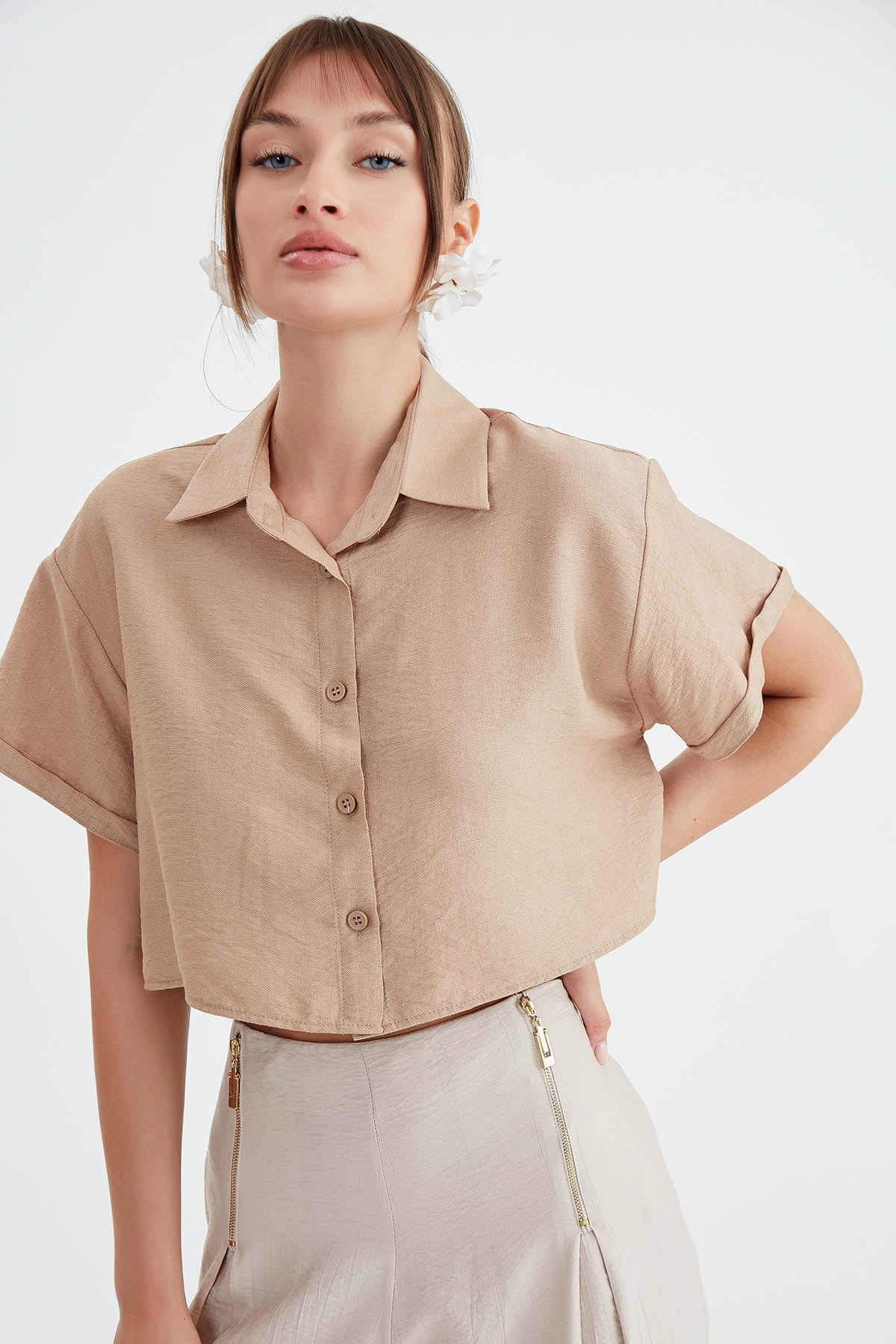 LOW SHOULDER CROP SHIRT