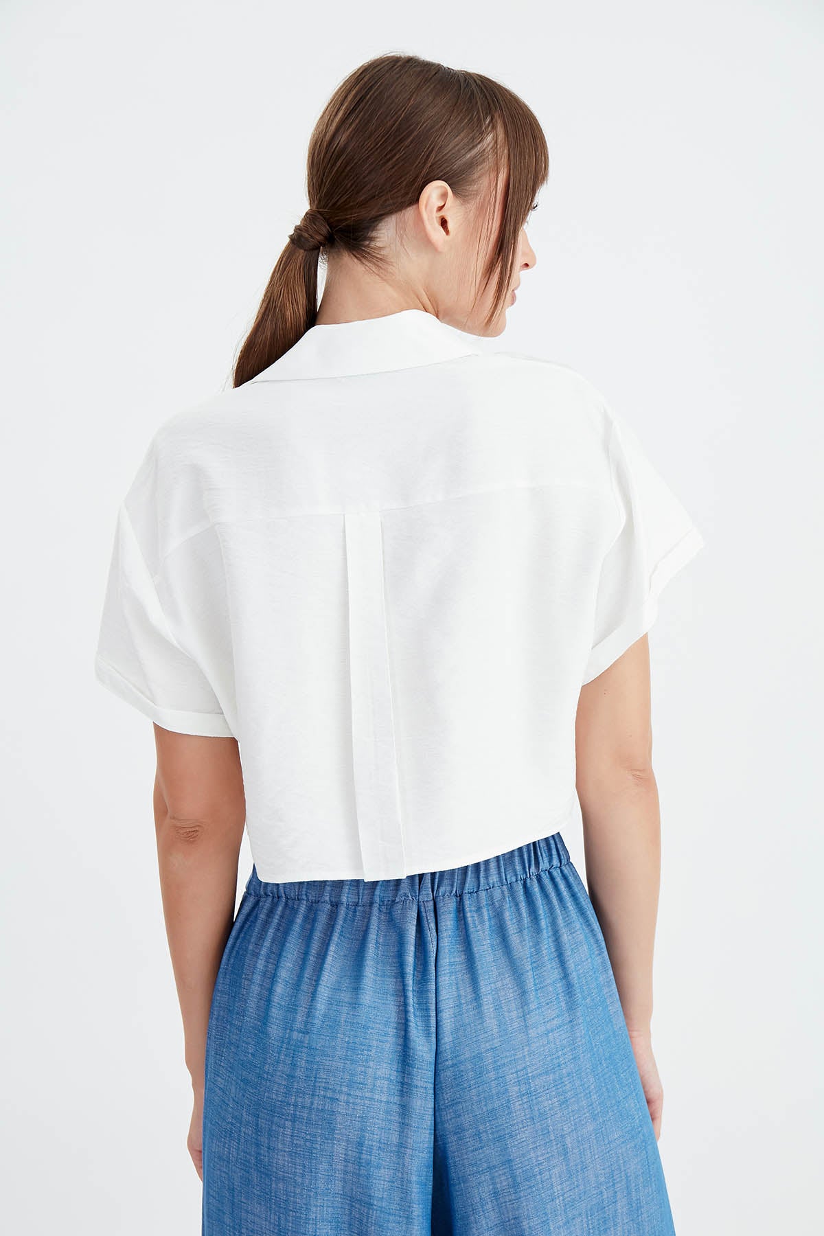 LOW SHOULDER CROP SHIRT