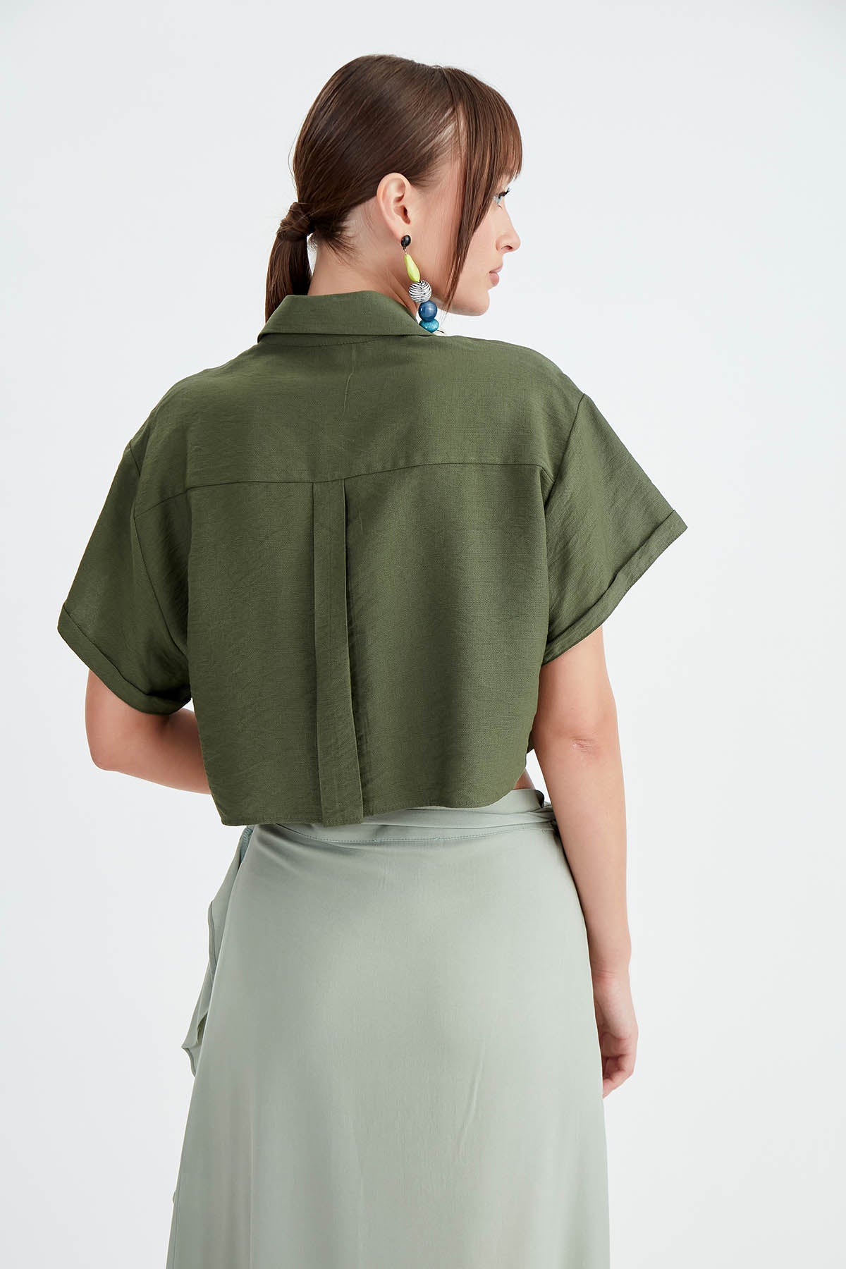 LOW SHOULDER CROP SHIRT