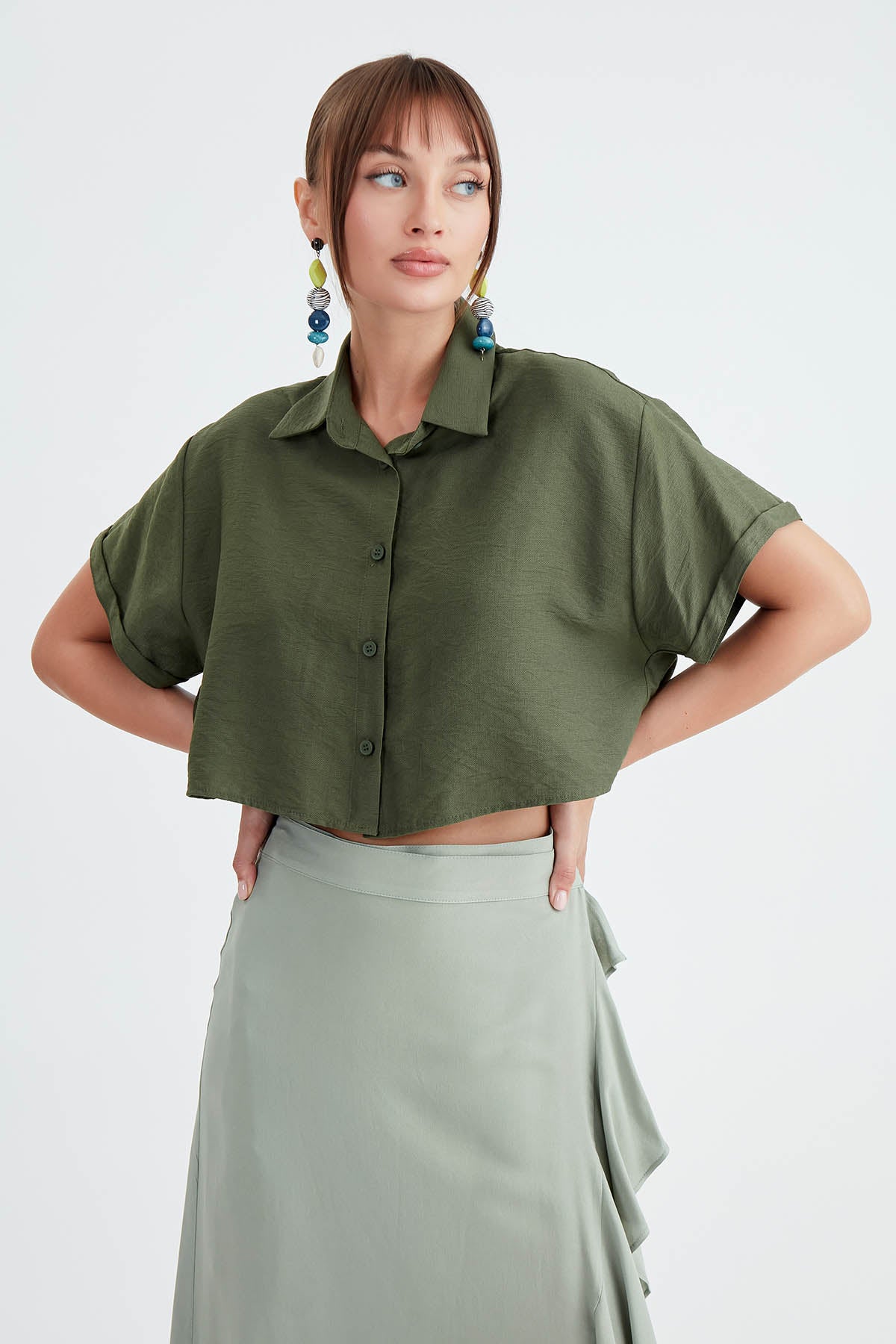 LOW SHOULDER CROP SHIRT