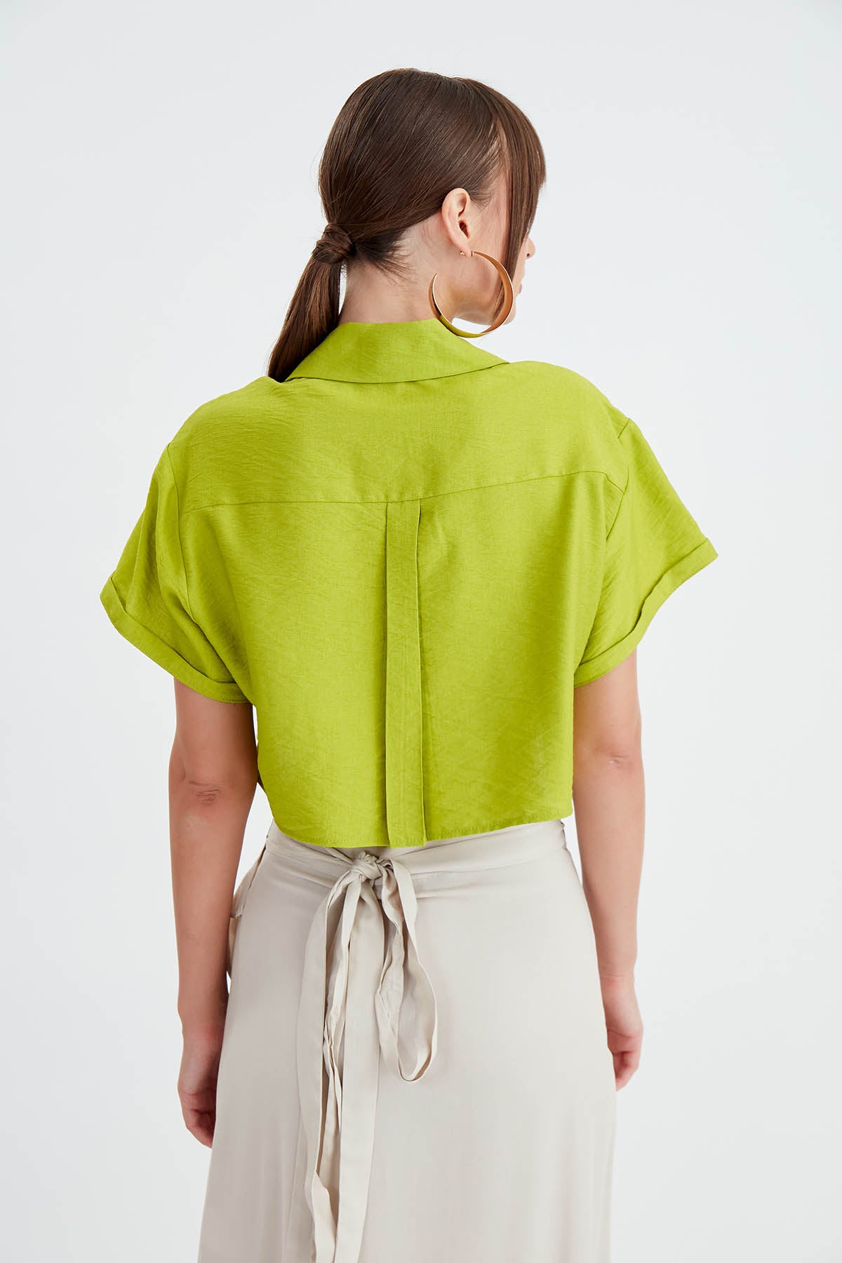 LOW SHOULDER CROP SHIRT