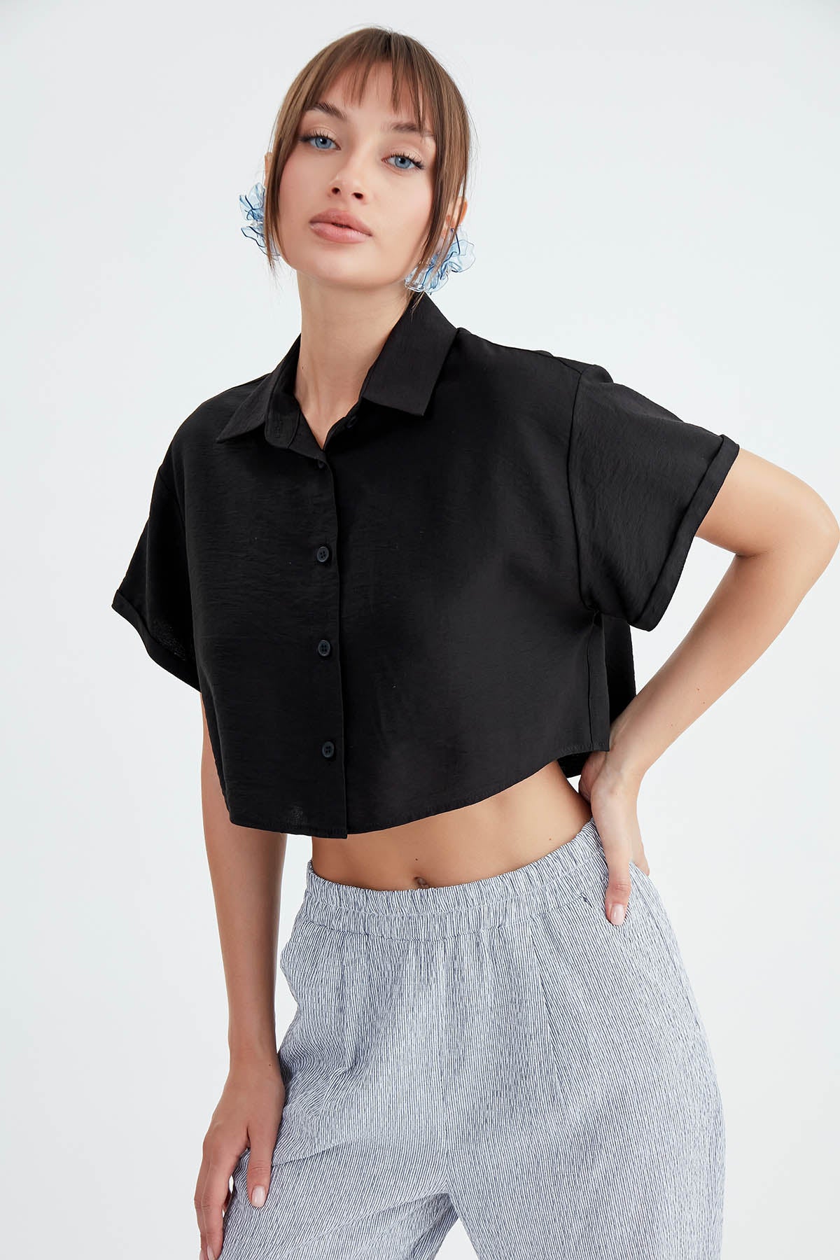 LOW SHOULDER CROP SHIRT