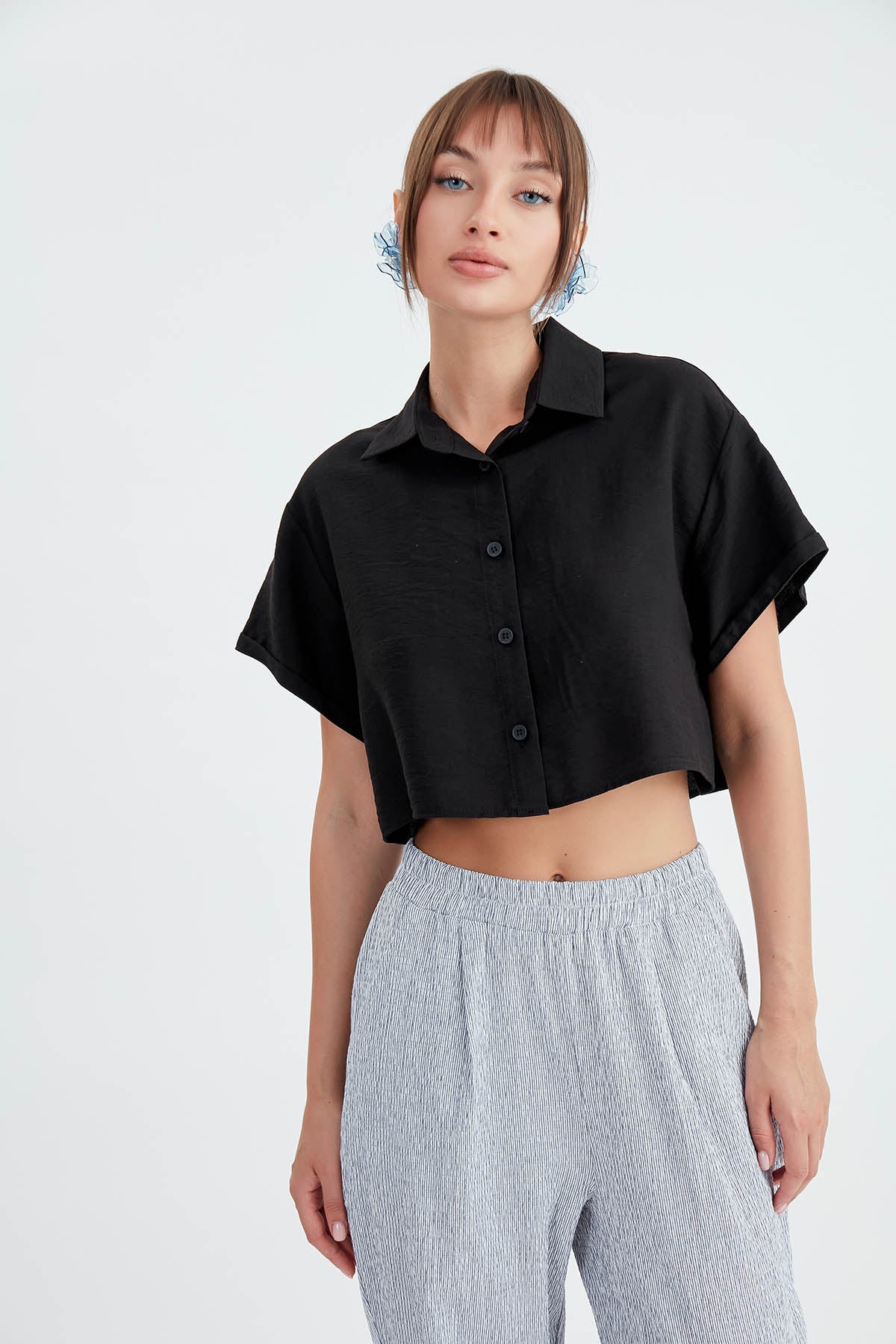 LOW SHOULDER CROP SHIRT