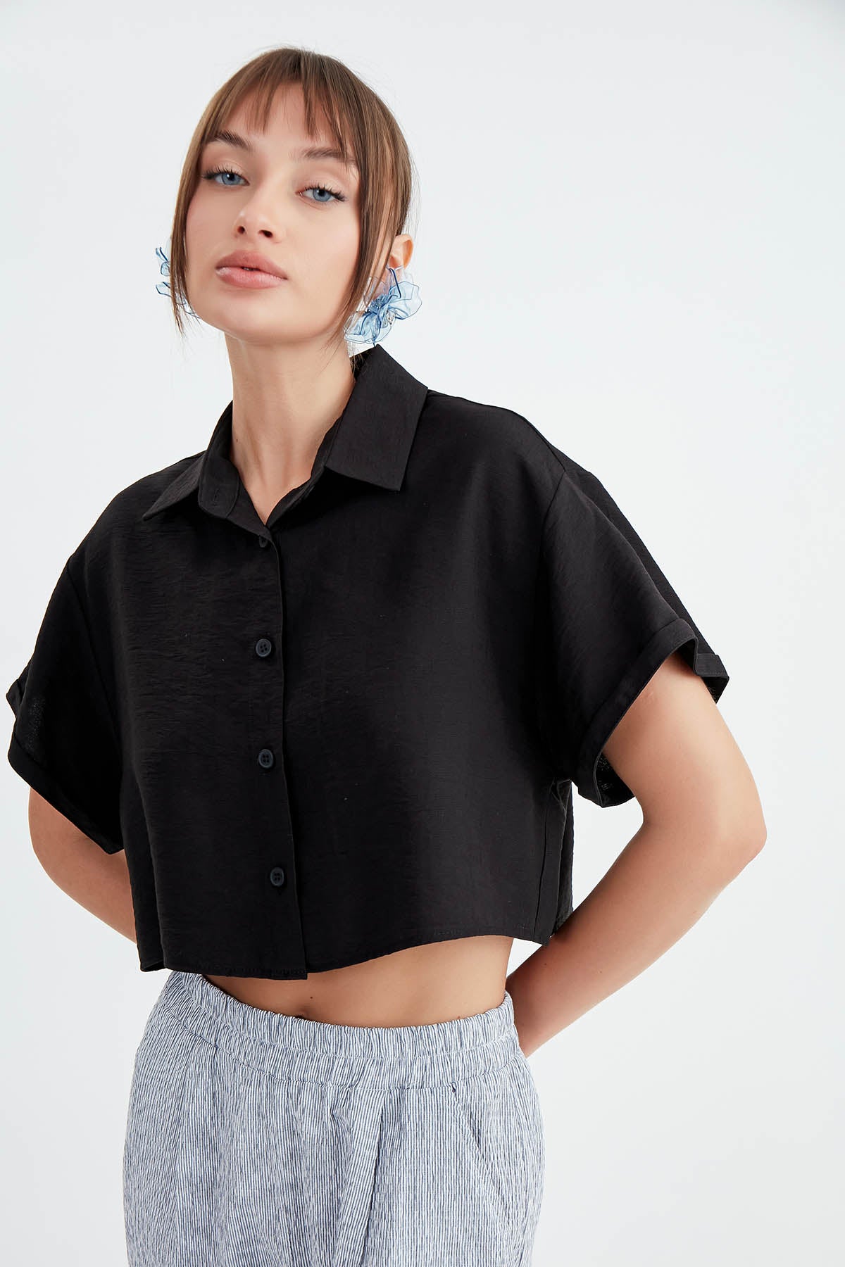 LOW SHOULDER CROP SHIRT
